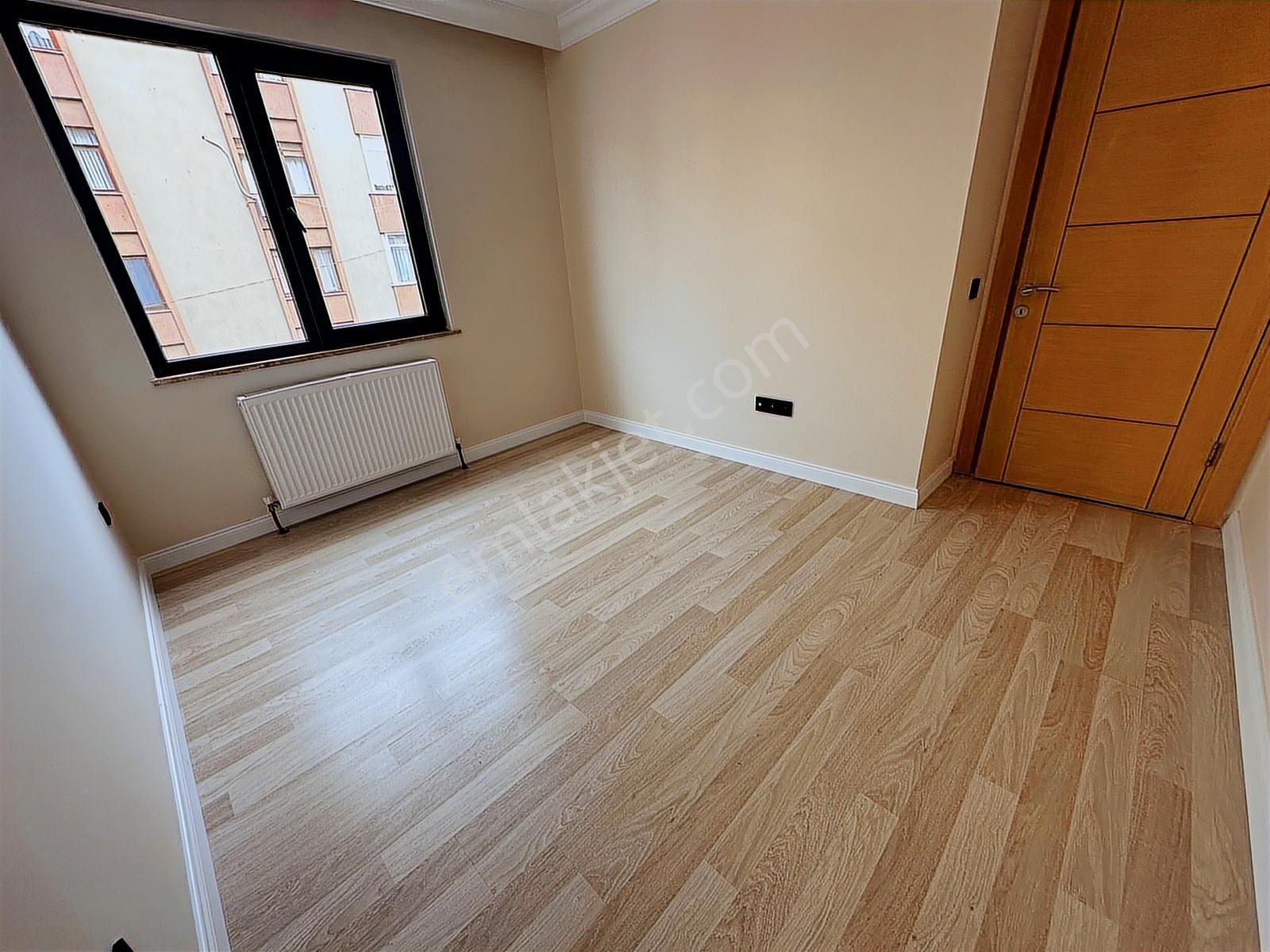 Tamiş'den Altıntepe'de Minibüse Yakın 6 Yıllık 2.kat Ön Köşe 2+1 - Görsel 15