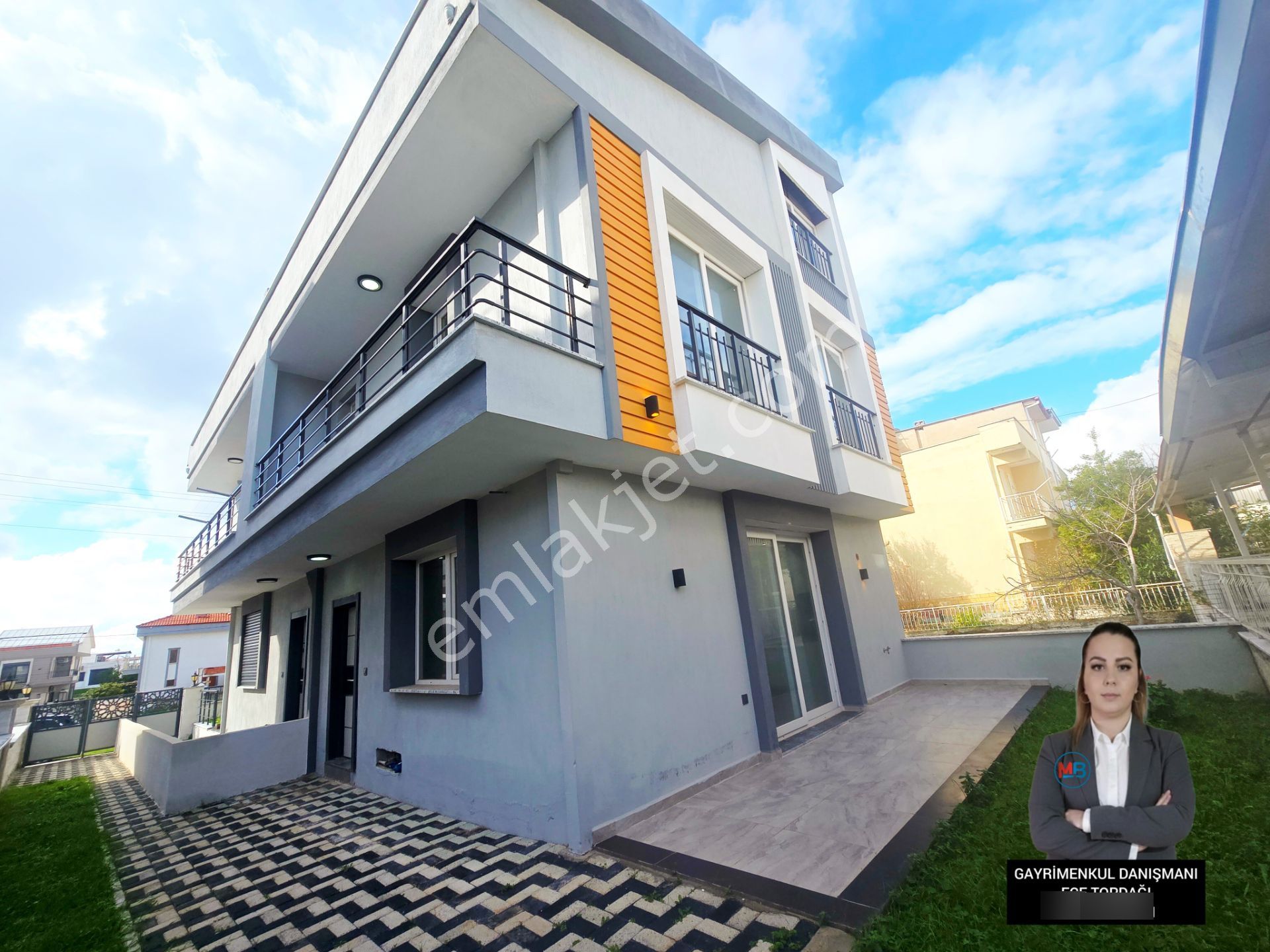 Didimde Satılık 3+1 Müstakil Bahçeli Sıfır Denize 350 Mt. Tripleks Villa !