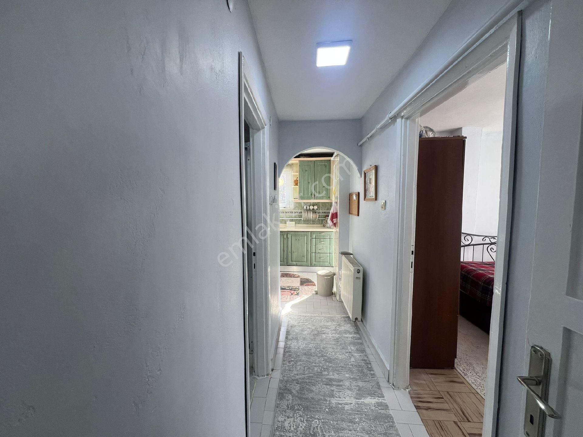 Üsküdar Merkez'de Deniz Manzaralı-balkonlu 2+1 Satılık Daire - Görsel 9