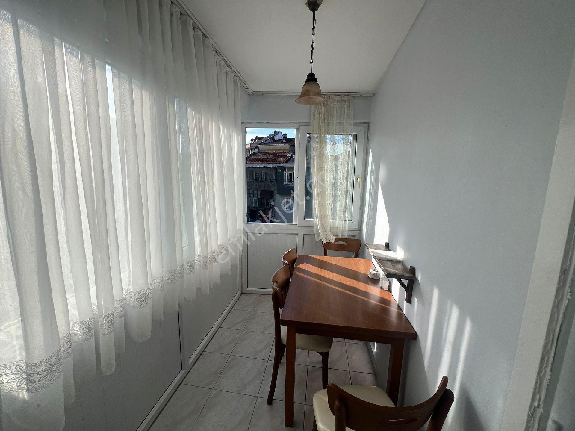 Üsküdar Merkez'de Deniz Manzaralı-balkonlu 2+1 Satılık Daire - Görsel 12