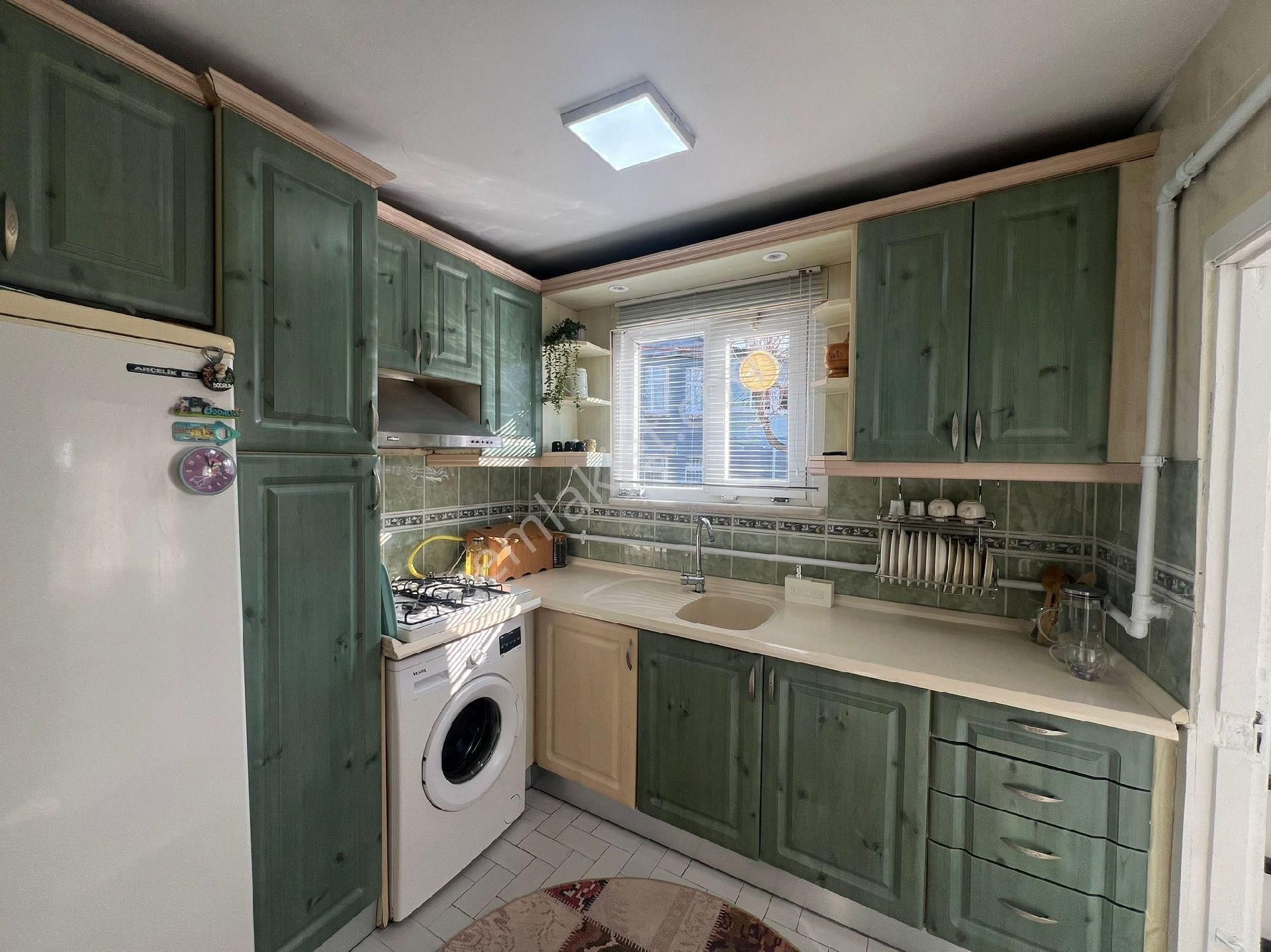 Üsküdar Merkez'de Deniz Manzaralı-balkonlu 2+1 Satılık Daire - Görsel 7