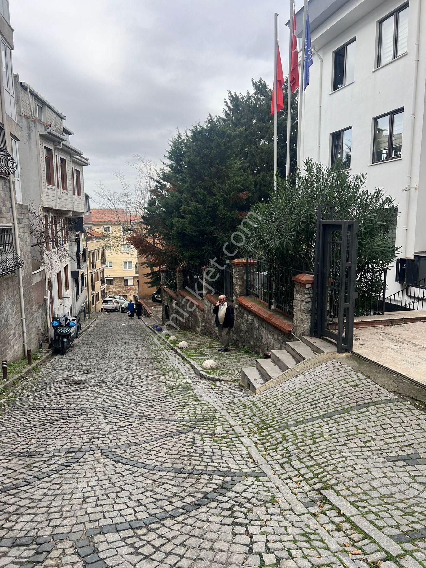 Üsküdar Merkez'de Deniz Manzaralı-balkonlu 2+1 Satılık Daire - Görsel 23