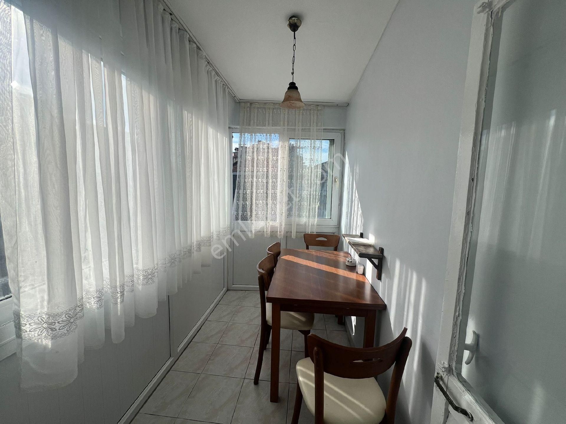 Üsküdar Merkez'de Deniz Manzaralı-balkonlu 2+1 Satılık Daire - Görsel 13