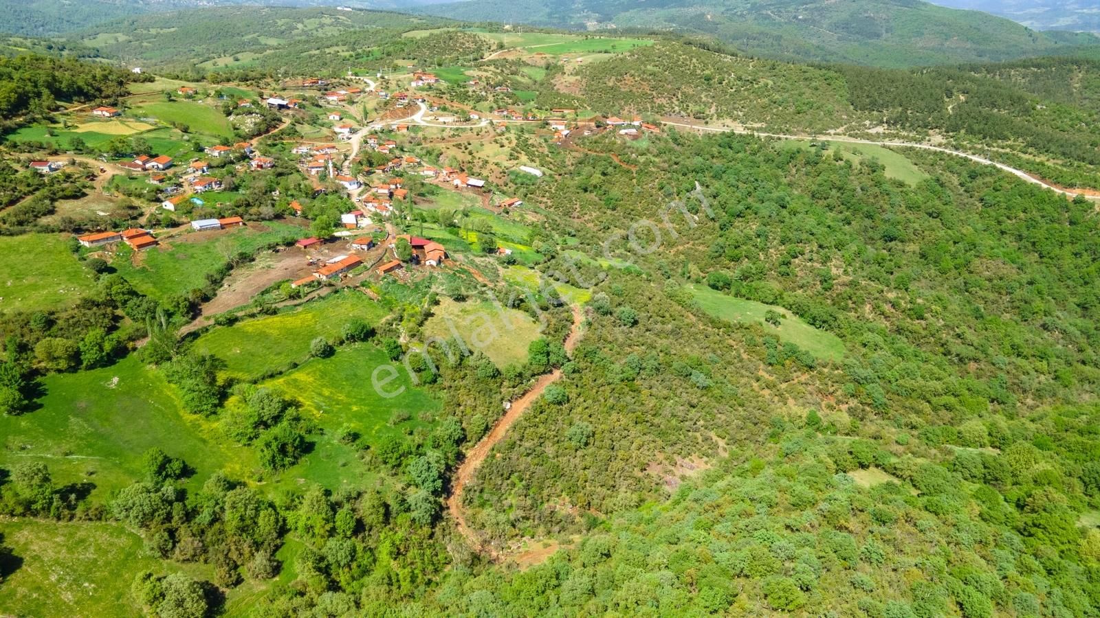 Yenice Yukarıkaraaşık Köyünde 350 M² İmarlı İyi Konumda Arsa