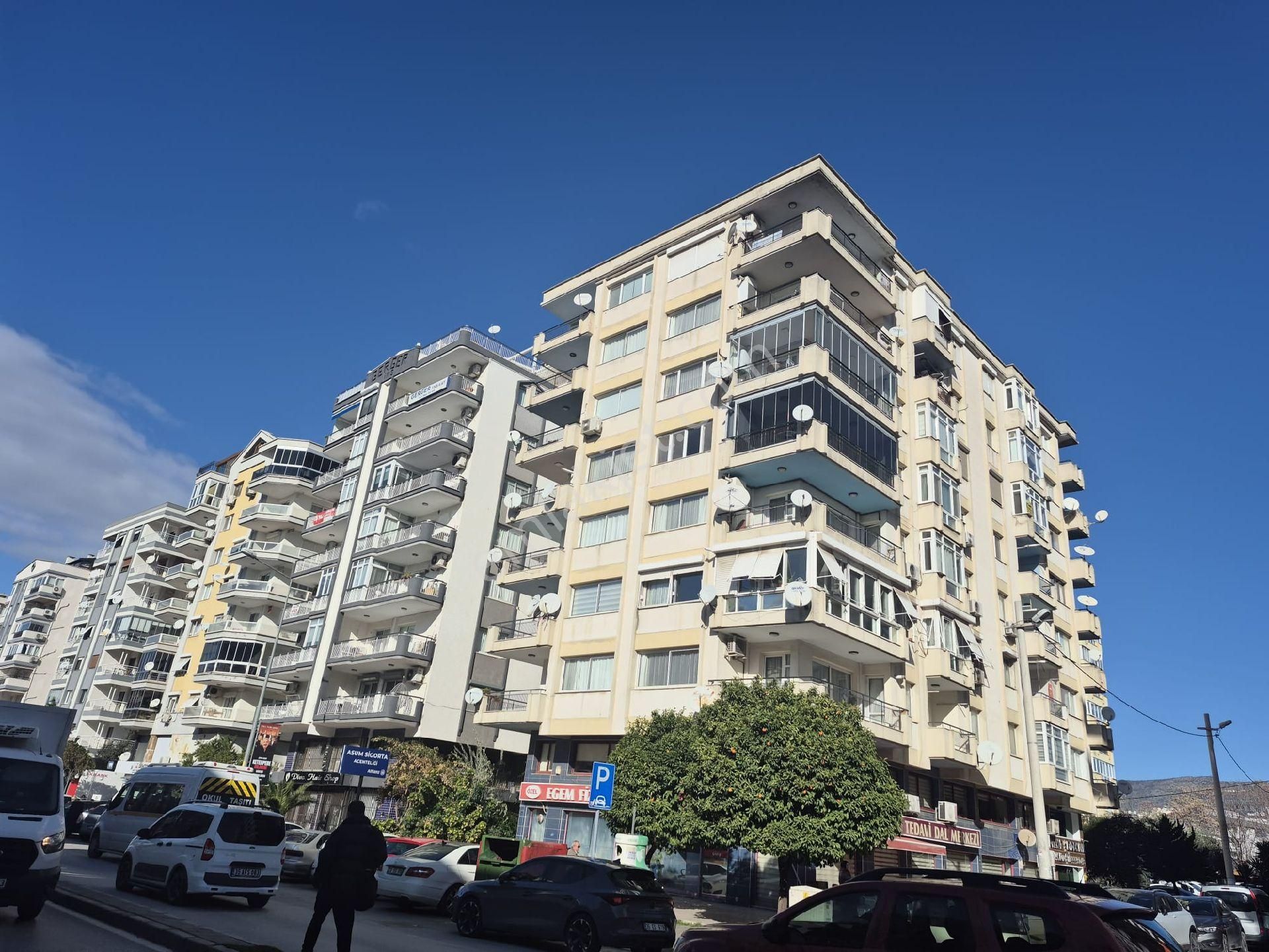 Karşıyaka Bahçelievler Geniş Ve Ferah Ara Kat Kiralık 3