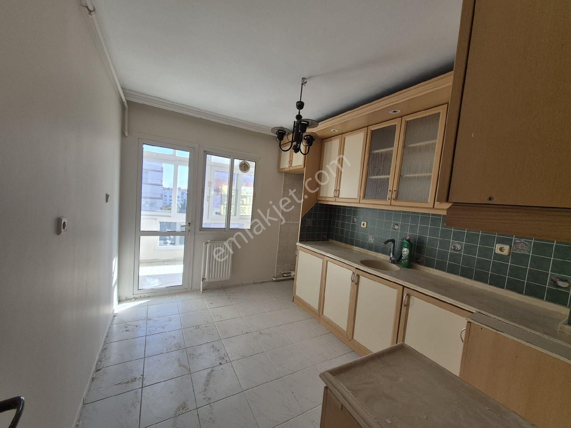 Karşıyaka Bahçelievler Geniş Ve Ferah Ara Kat Kiralık 3 - Görsel 8