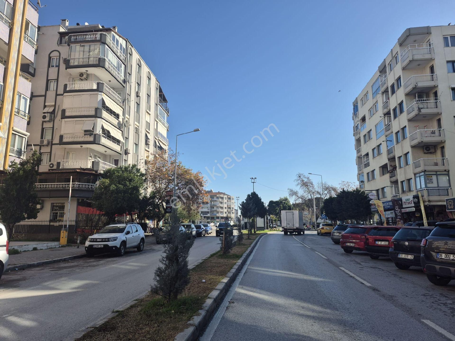 Karşıyaka Bahçelievler Geniş Ve Ferah Ara Kat Kiralık 3 - Görsel 20