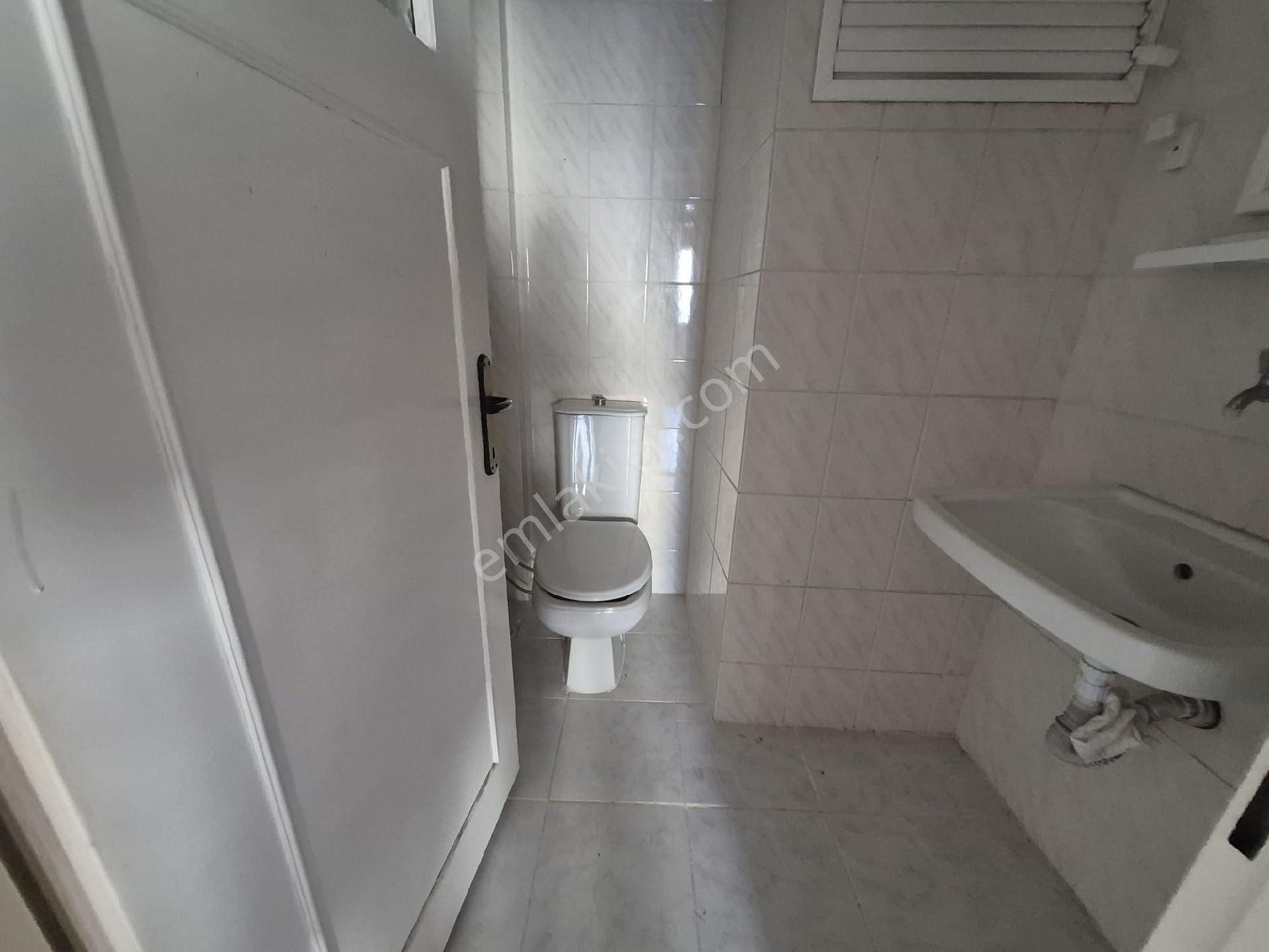 Karşıyaka Bahçelievler Geniş Ve Ferah Ara Kat Kiralık 3 - Görsel 16