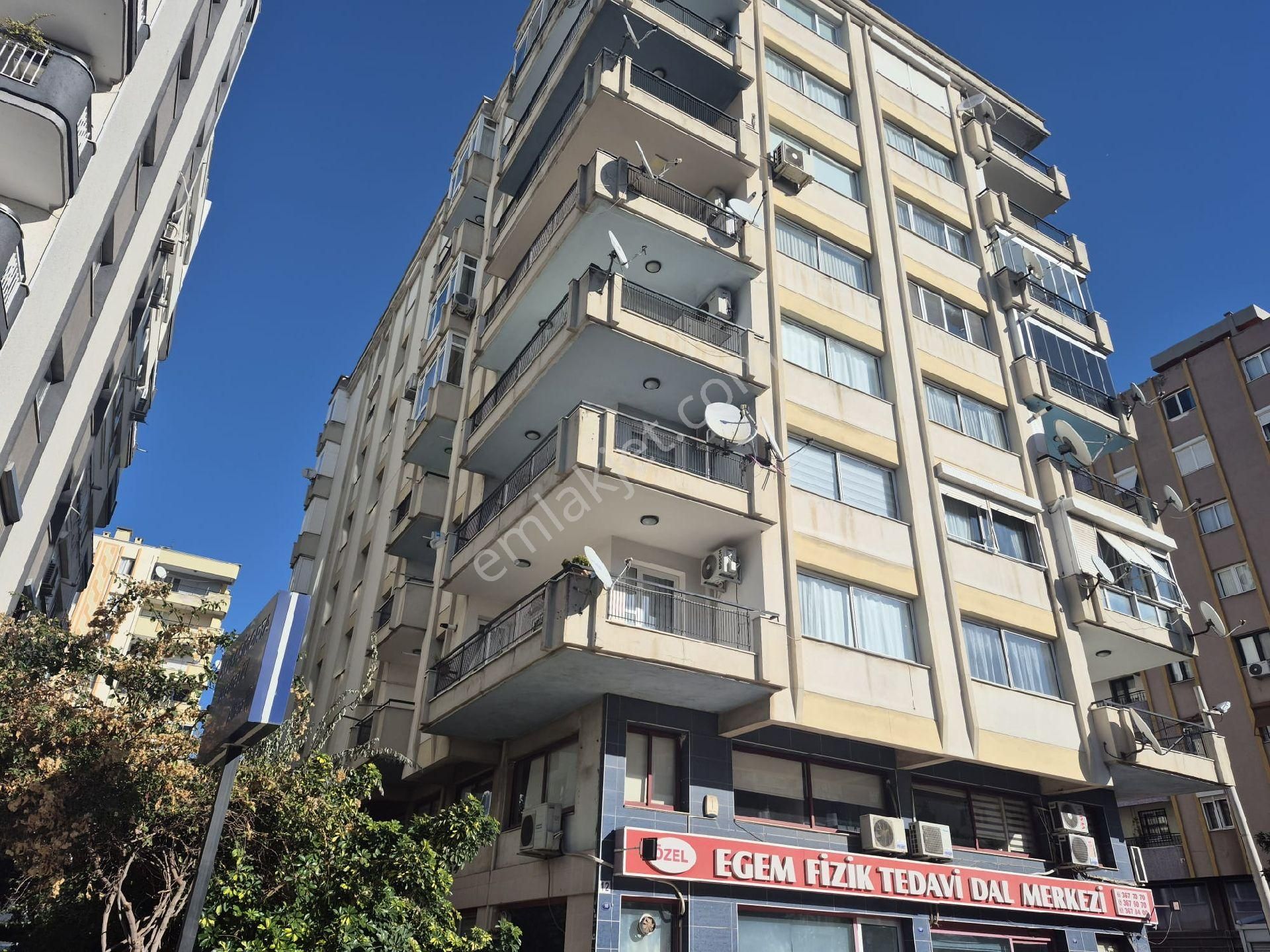 Karşıyaka Bahçelievler Geniş Ve Ferah Ara Kat Kiralık 3 - Görsel 19