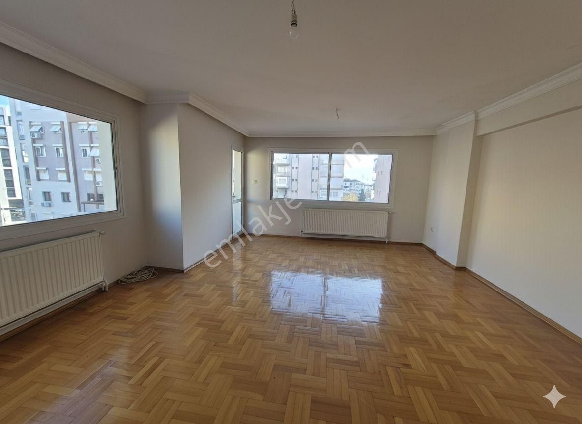 Karşıyaka Bahçelievler Geniş Ve Ferah Ara Kat Kiralık 3 - Görsel 2