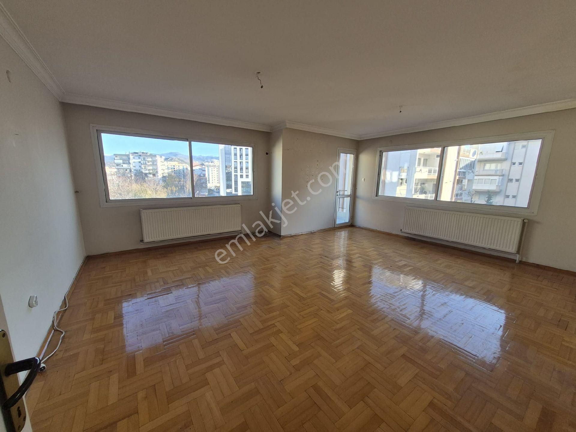 Karşıyaka Bahçelievler Geniş Ve Ferah Ara Kat Kiralık 3 - Görsel 3