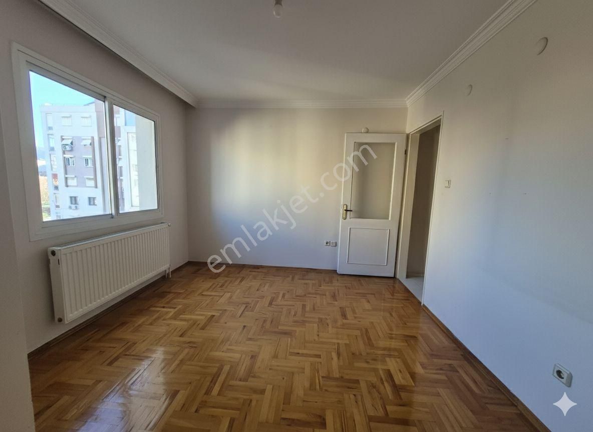 Karşıyaka Bahçelievler Geniş Ve Ferah Ara Kat Kiralık 3 - Görsel 14