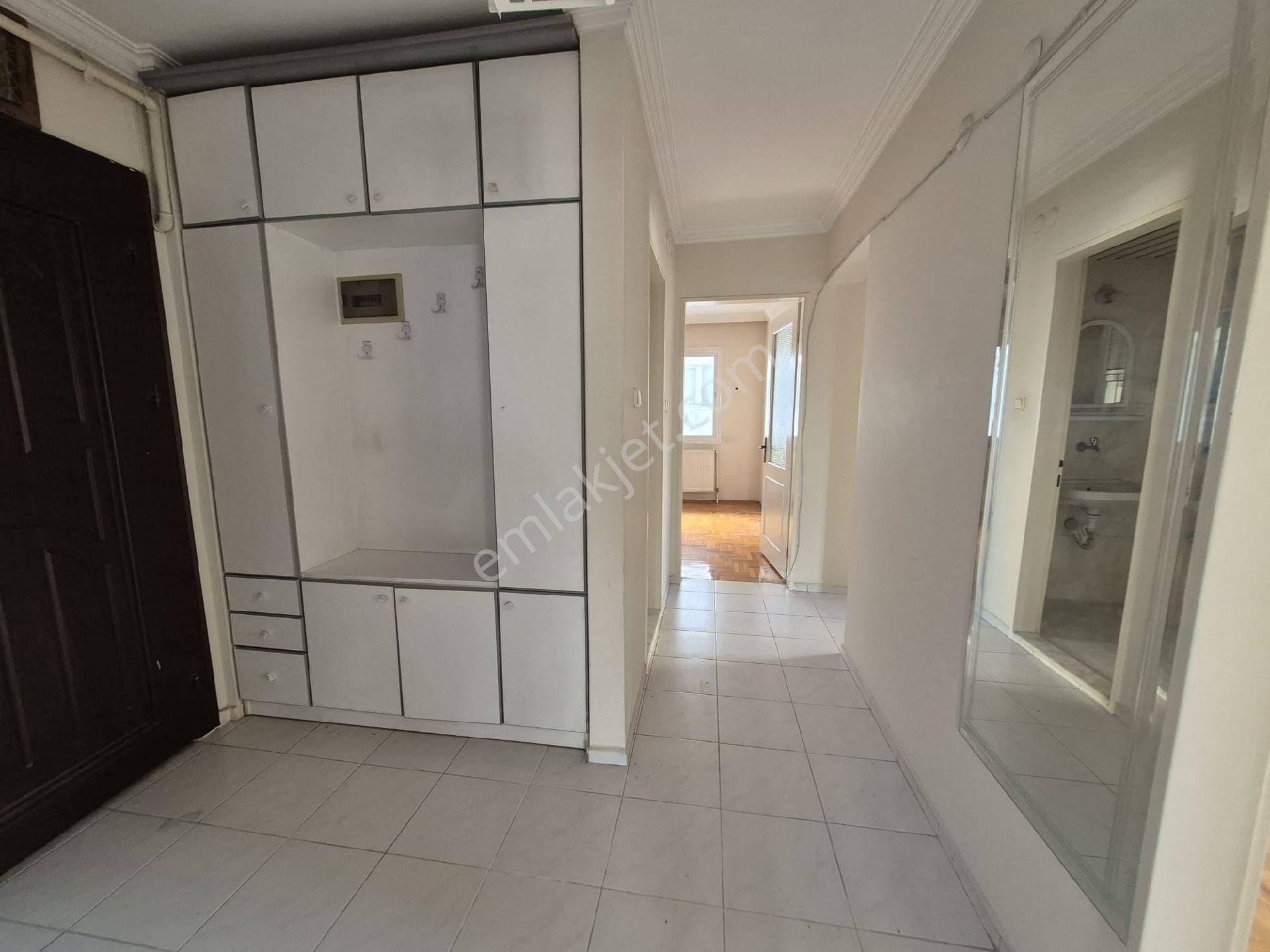 Karşıyaka Bahçelievler Geniş Ve Ferah Ara Kat Kiralık 3 - Görsel 10