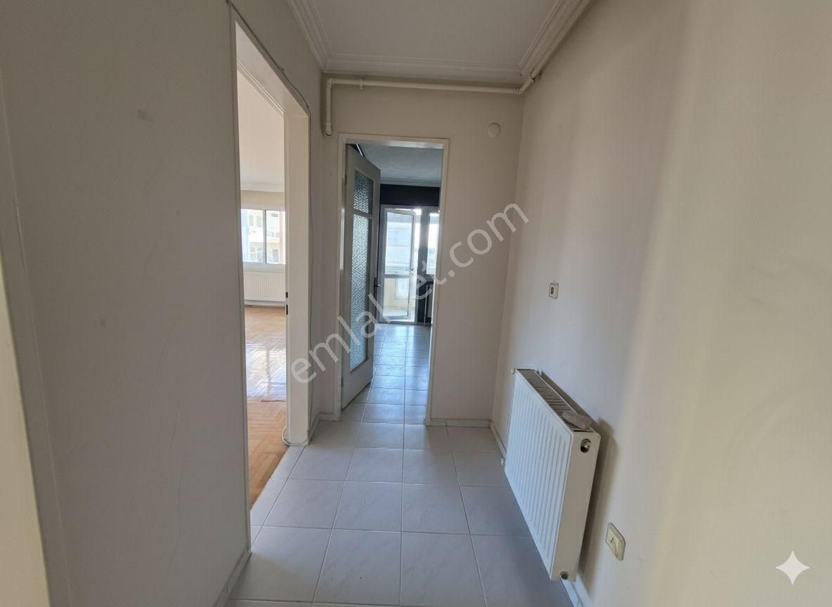 Karşıyaka Bahçelievler Geniş Ve Ferah Ara Kat Kiralık 3 - Görsel 15