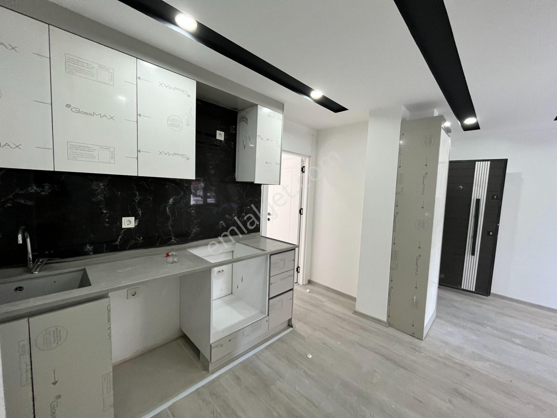 Cumhuriyette Tramvay Yakını Fırsat Sıfır 1+1 - Görsel 11