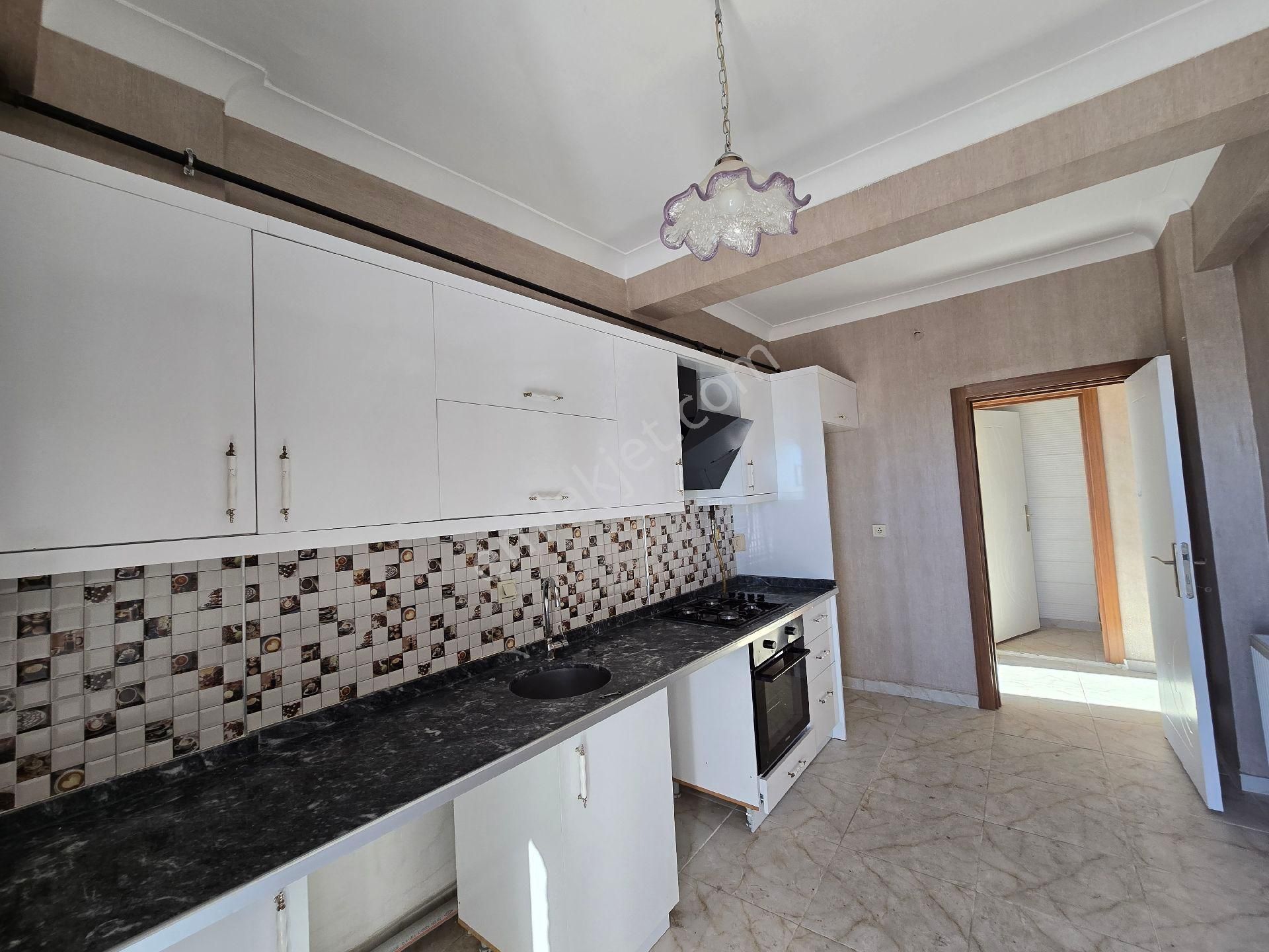 Cadde Seyran'dan Kiralık 2+1 105 M2 Arakat Cephe Açık (memura) - Görsel 7