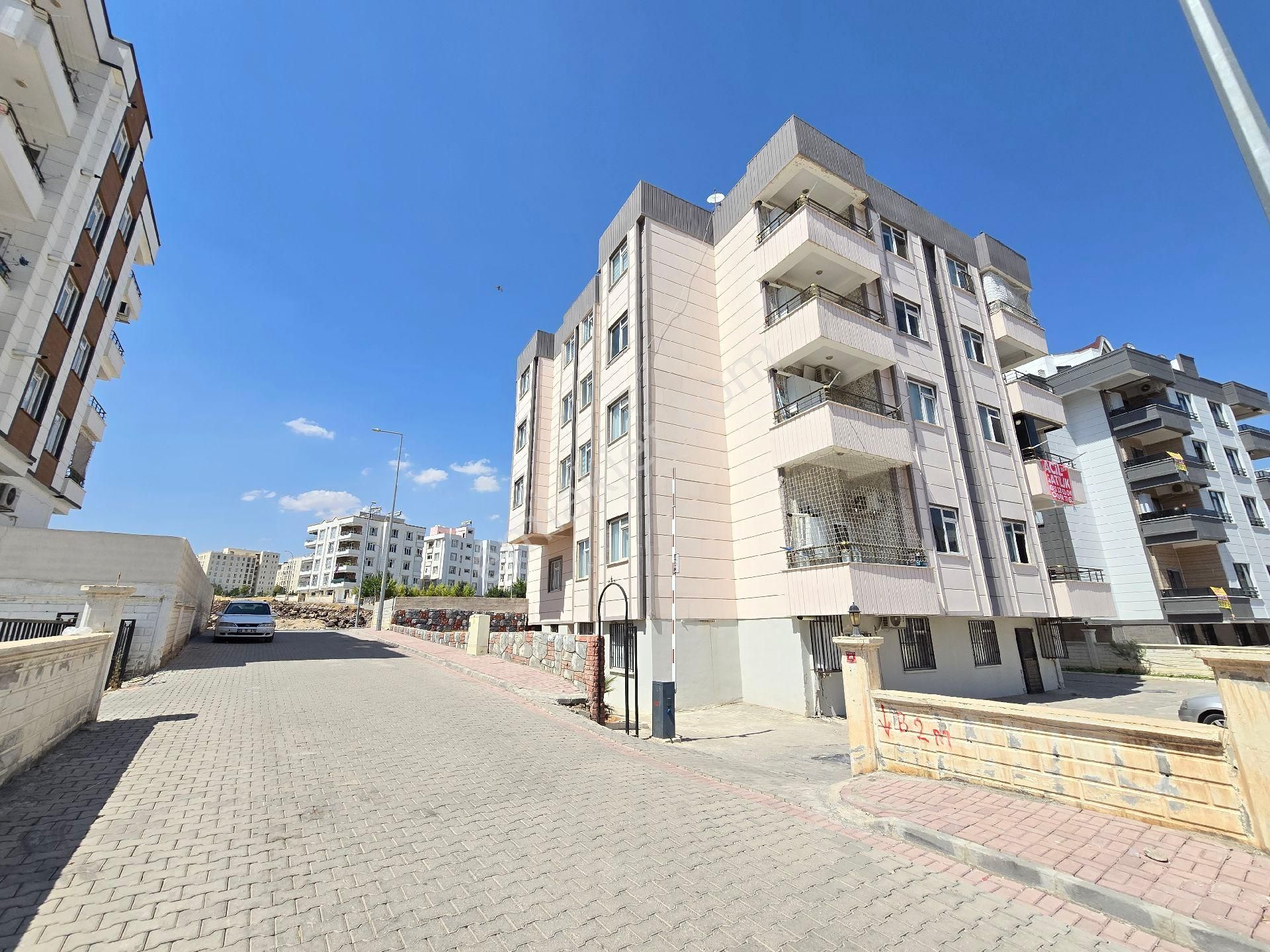 Cadde Seyran'dan Kiralık 2+1 105 M2 Arakat Cephe Açık (memura) - Görsel 17