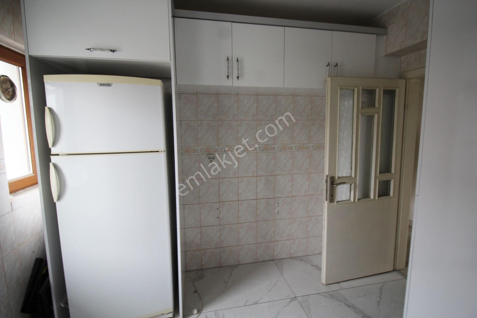 Krc'den Eşref Akıncı Kışlası Yakınında 3+1 Teraslı Dubleks Daire - Görsel 6