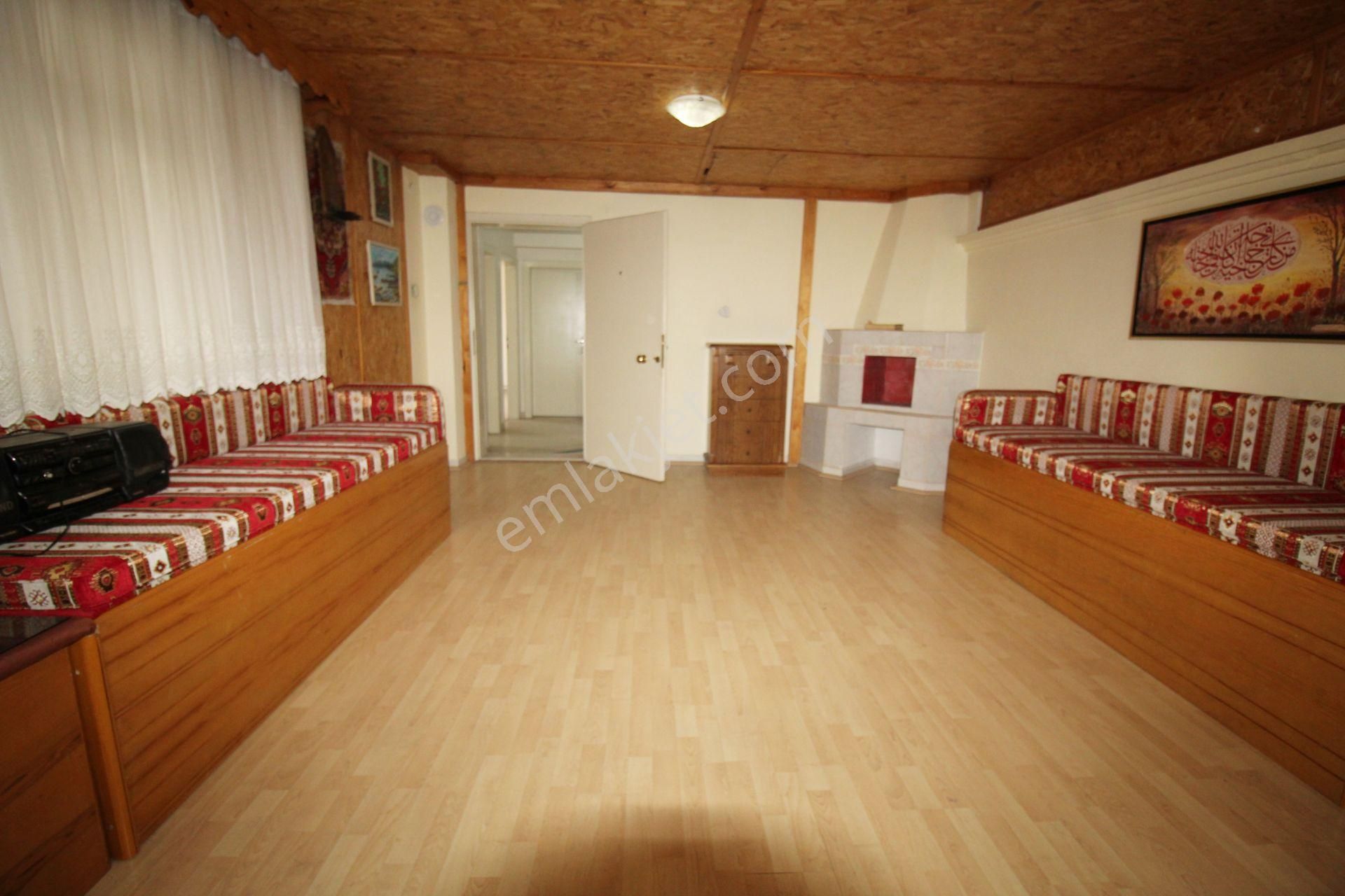 Krc'den Eşref Akıncı Kışlası Yakınında 3+1 Teraslı Dubleks Daire - Görsel 17