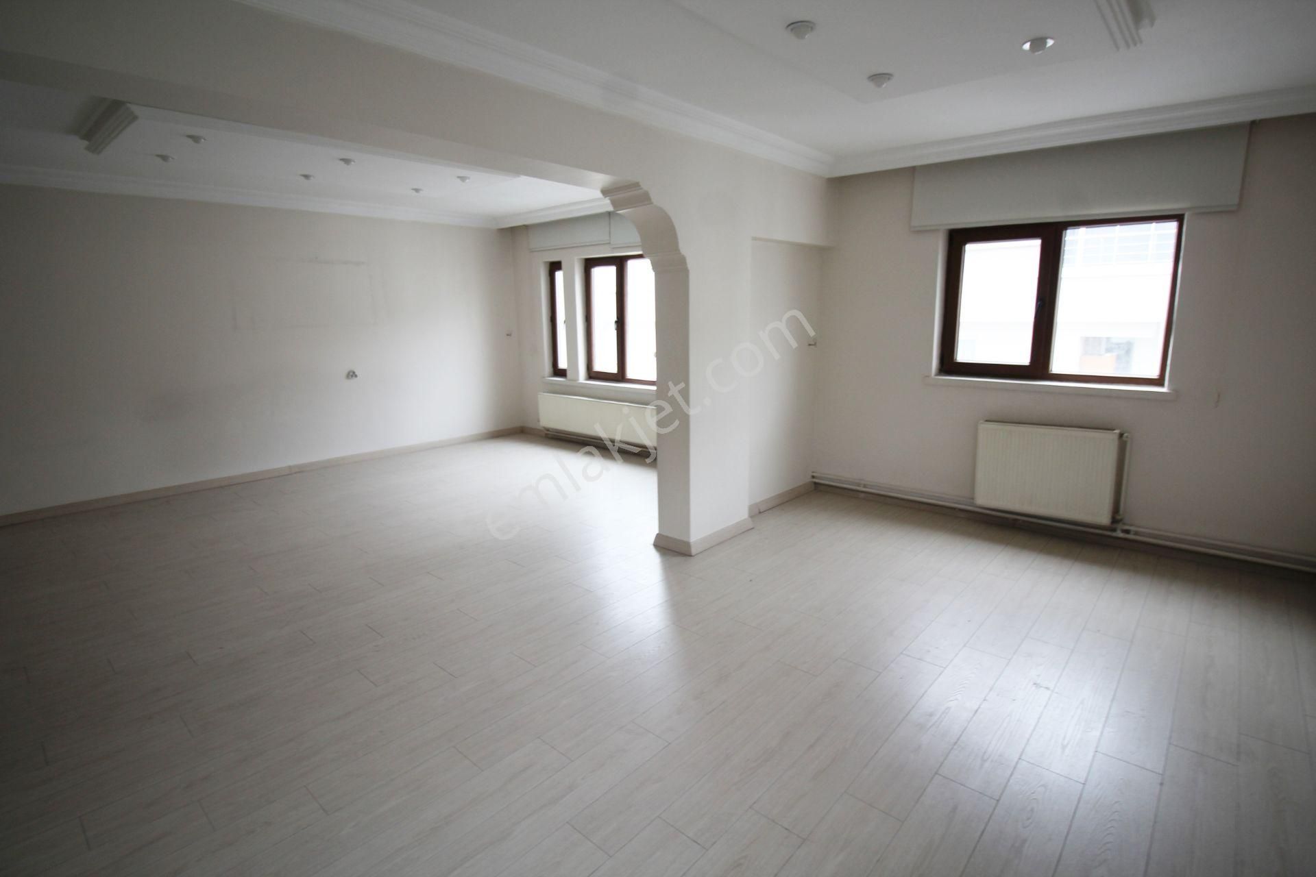 Krc'den Eşref Akıncı Kışlası Yakınında 3+1 Teraslı Dubleks Daire - Görsel 2