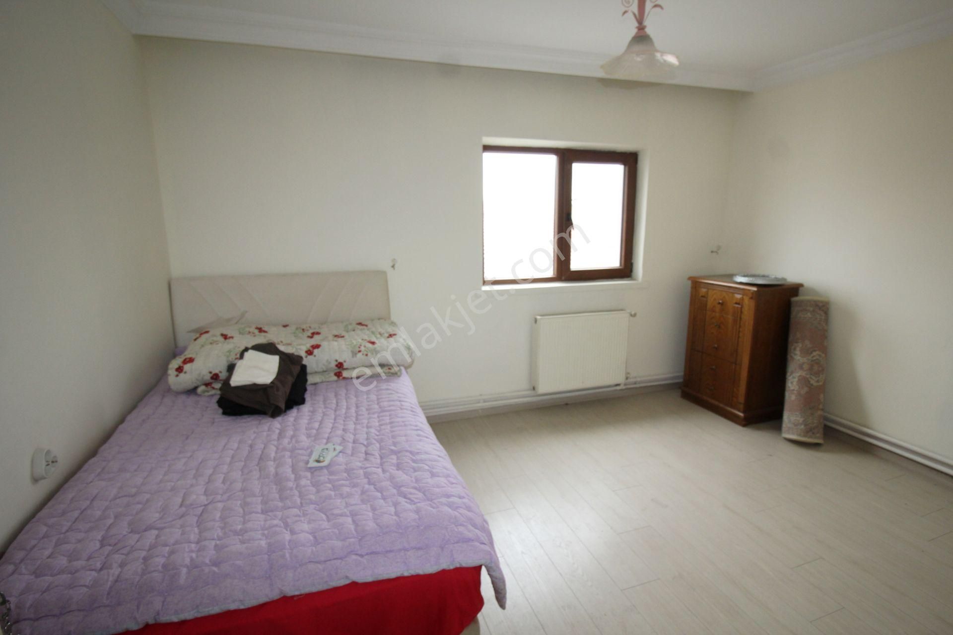 Krc'den Eşref Akıncı Kışlası Yakınında 3+1 Teraslı Dubleks Daire - Görsel 12