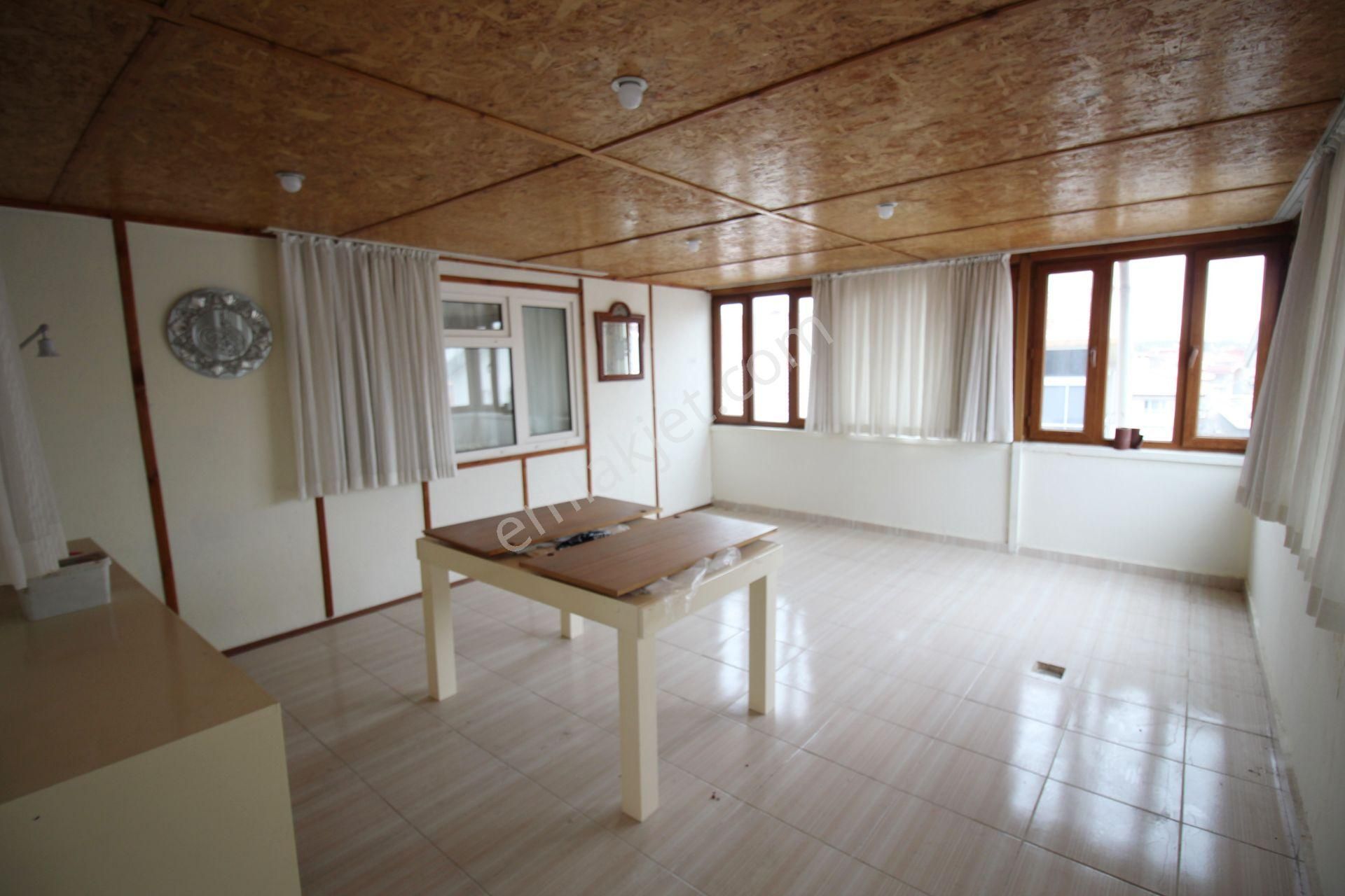 Krc'den Eşref Akıncı Kışlası Yakınında 3+1 Teraslı Dubleks Daire - Görsel 18