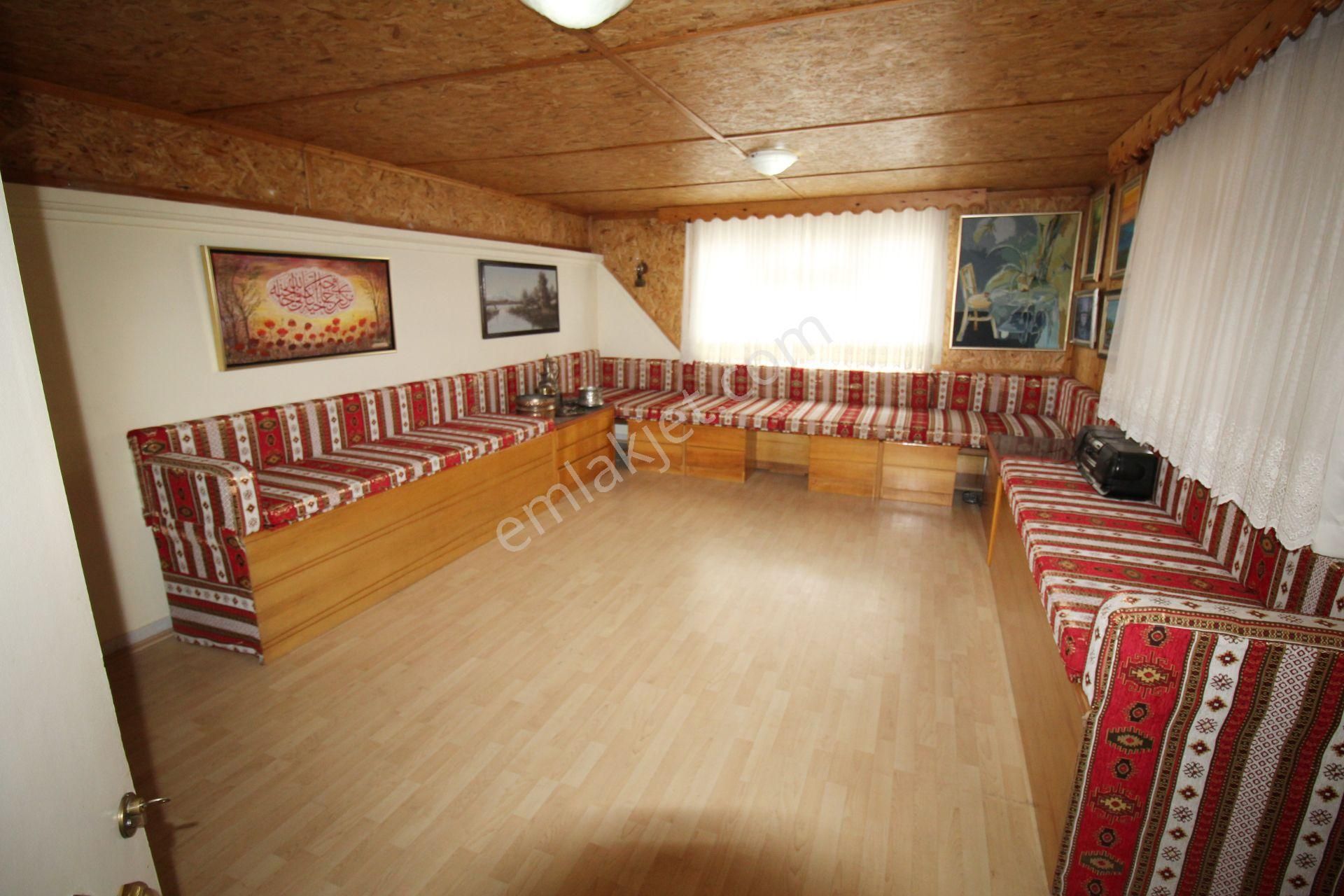 Krc'den Eşref Akıncı Kışlası Yakınında 3+1 Teraslı Dubleks Daire - Görsel 16