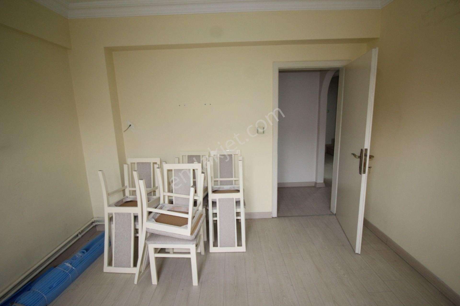 Krc'den Eşref Akıncı Kışlası Yakınında 3+1 Teraslı Dubleks Daire - Görsel 11