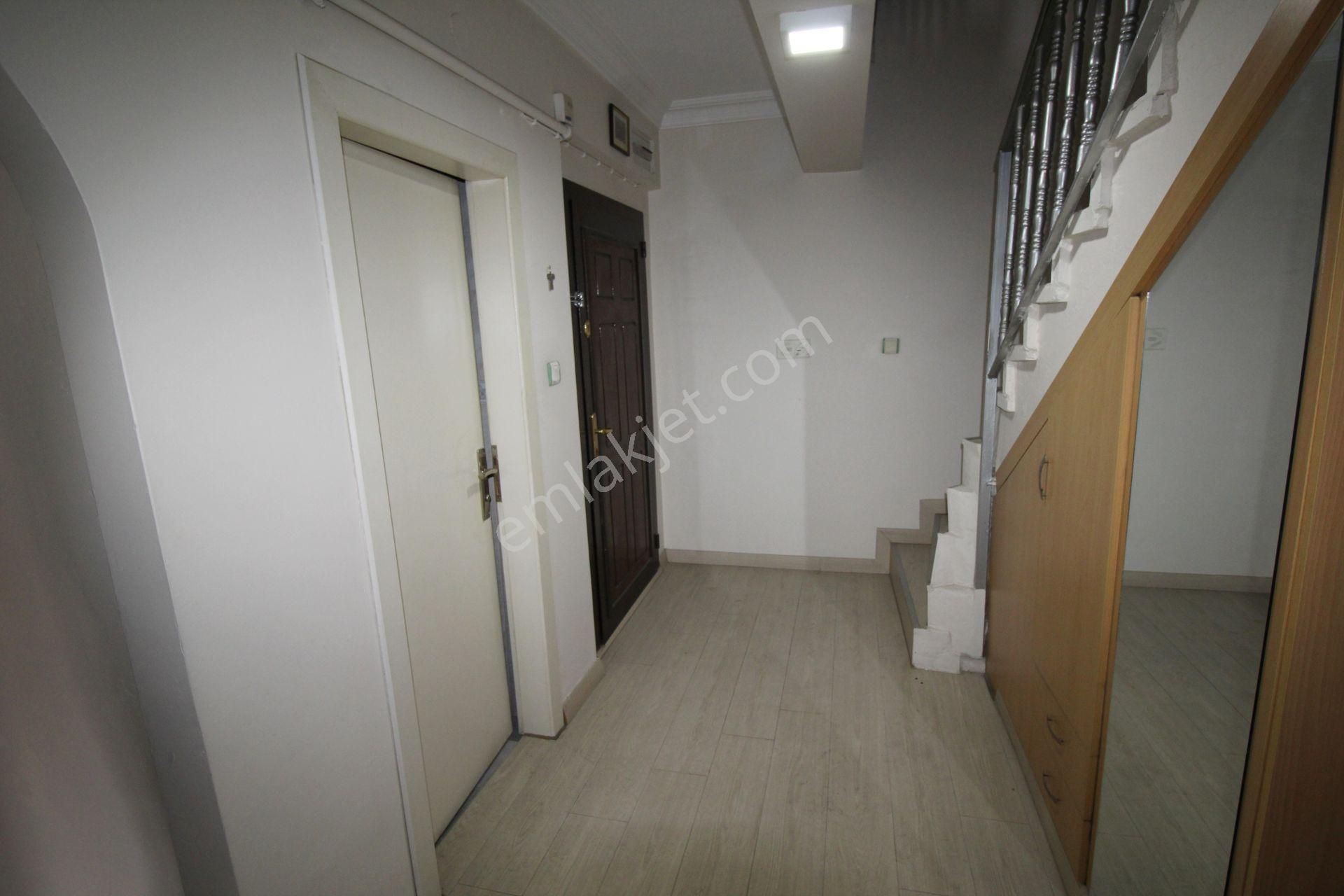 Krc'den Eşref Akıncı Kışlası Yakınında 3+1 Teraslı Dubleks Daire - Görsel 20