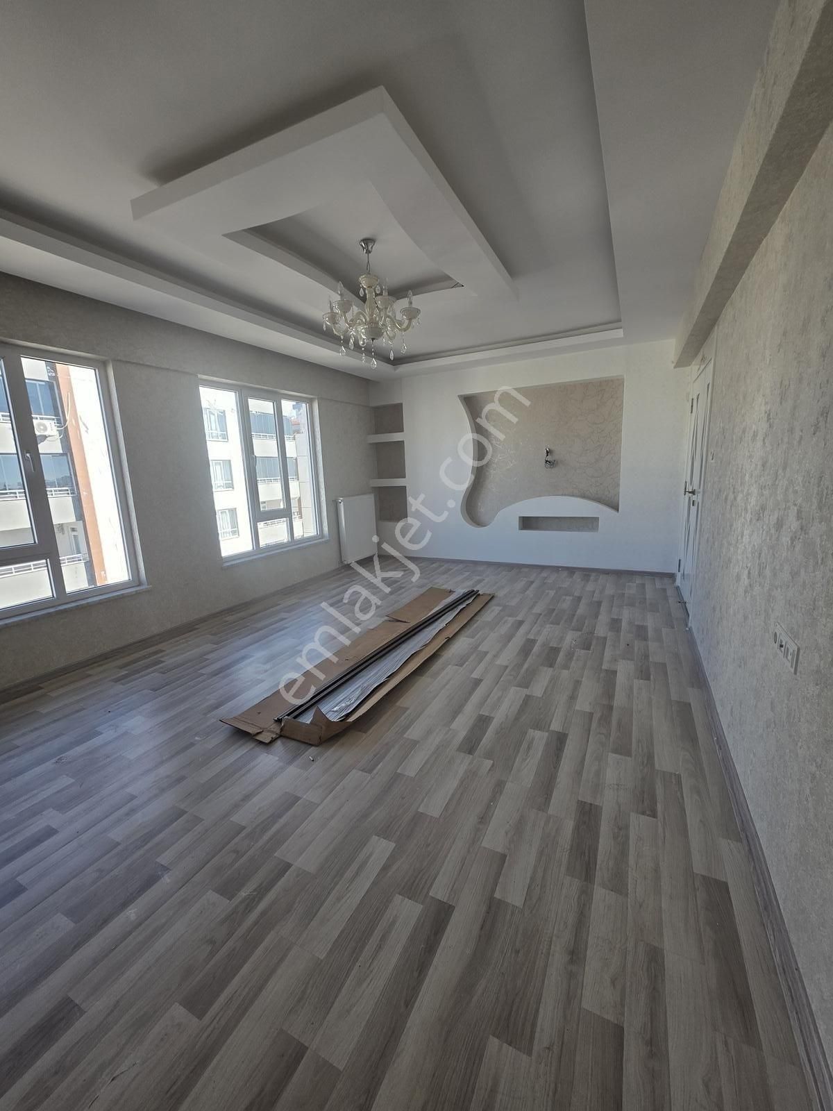 Karacaahmet 2'de Oturumu Geniş Satılık 3+1 Daire