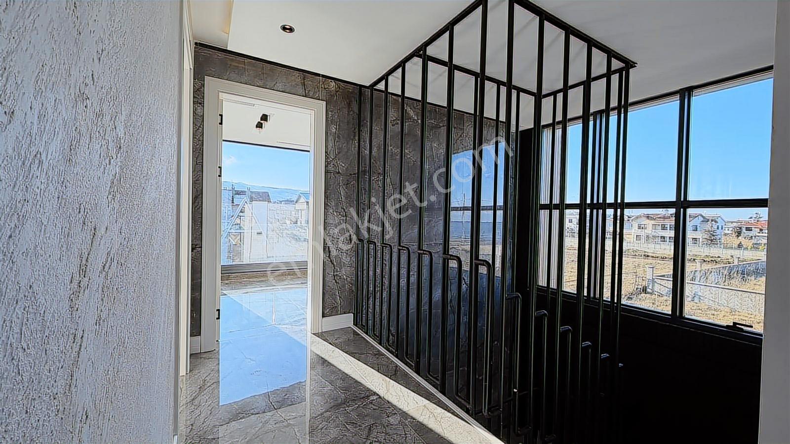 Akıllı Ev Sistemli Denize Sıfır Özel Havuzlu Villa - Görsel 25