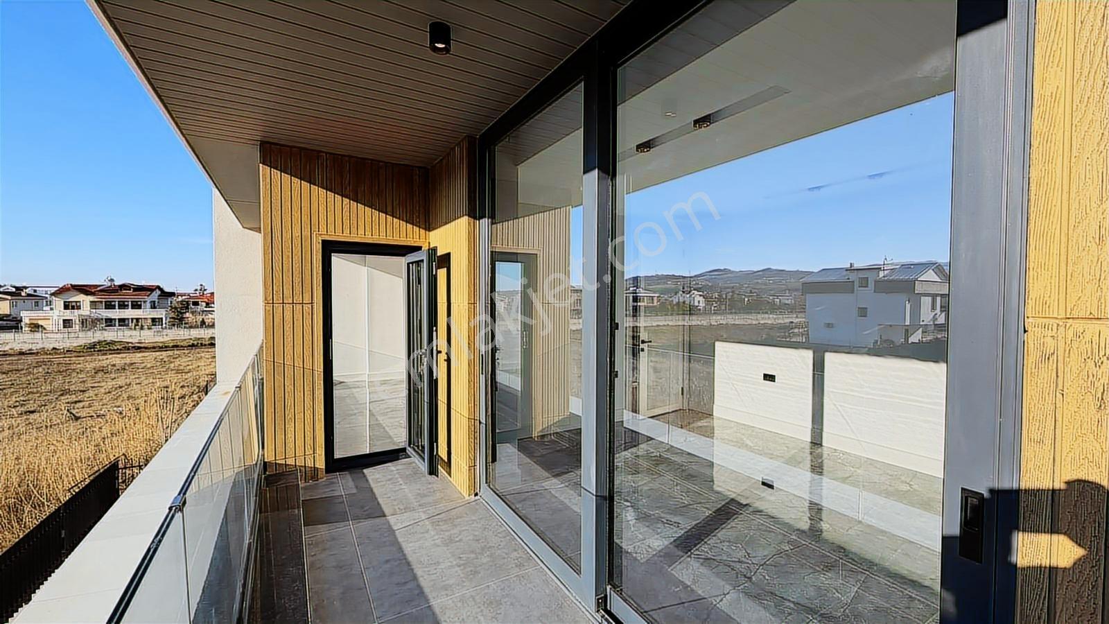 Akıllı Ev Sistemli Denize Sıfır Özel Havuzlu Villa - Görsel 30