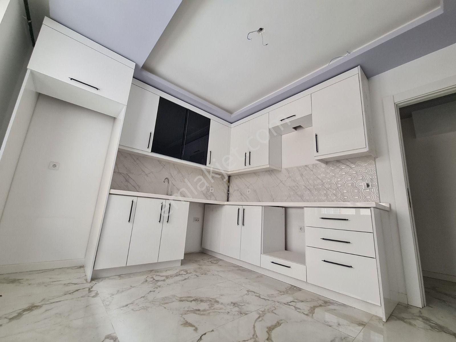 Yükseltepe'de Cadde Paraleli Sıfır Binada 2-banyolu Arakat 2+1