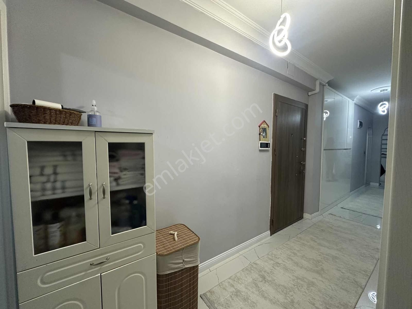 Gazi'de Havuzlu Site İçerisinde 3+1 Katta,asansörlü,doğalgazlı - Görsel 17