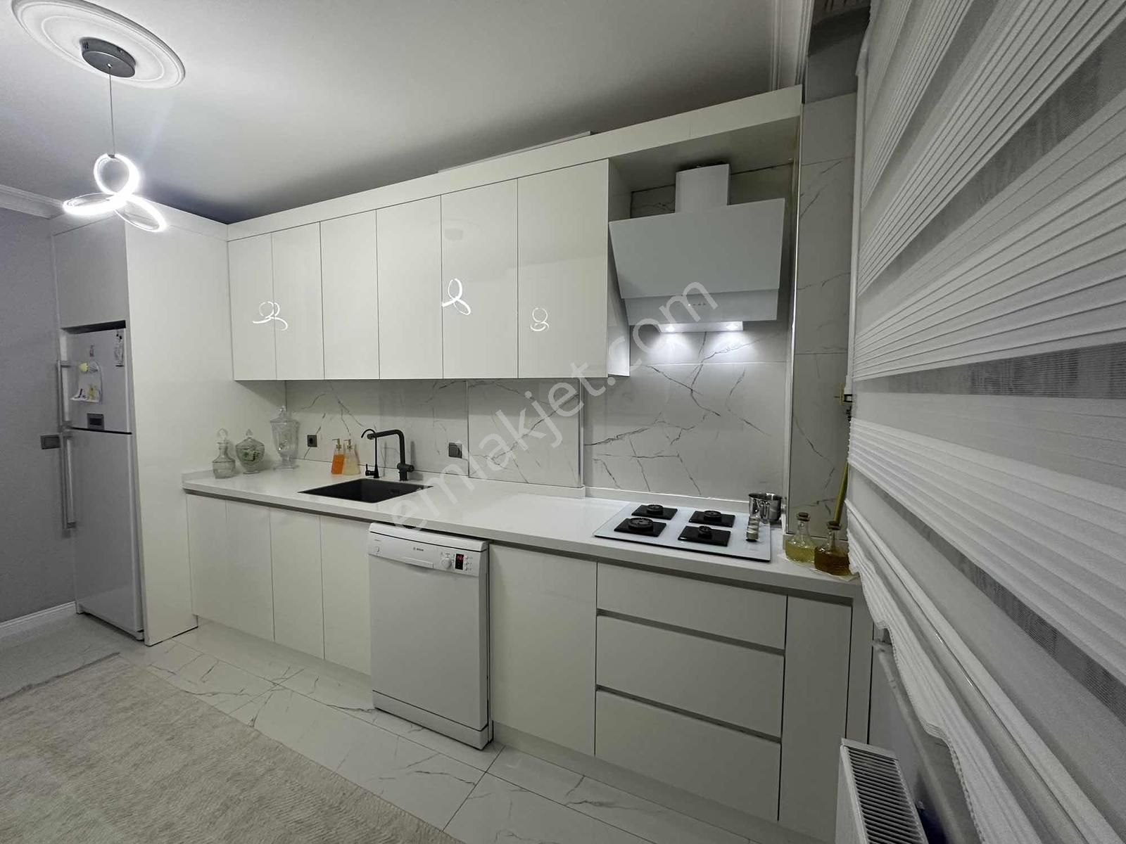 Gazi'de Havuzlu Site İçerisinde 3+1 Katta,asansörlü,doğalgazlı - Görsel 12