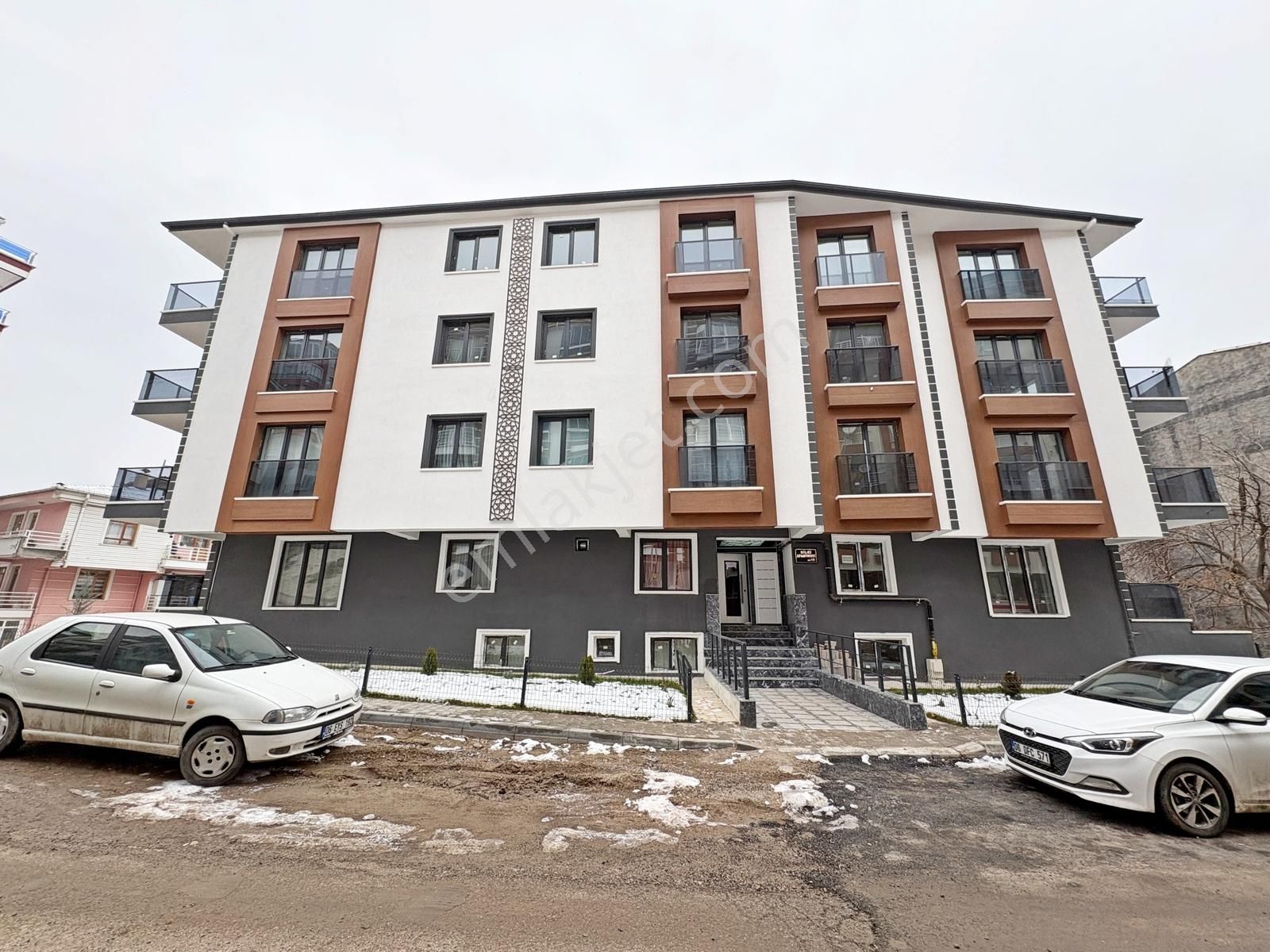 3+1 1.kat Konumu Ayvalı Seval Caddesi Paraleli Oturuma Hazır