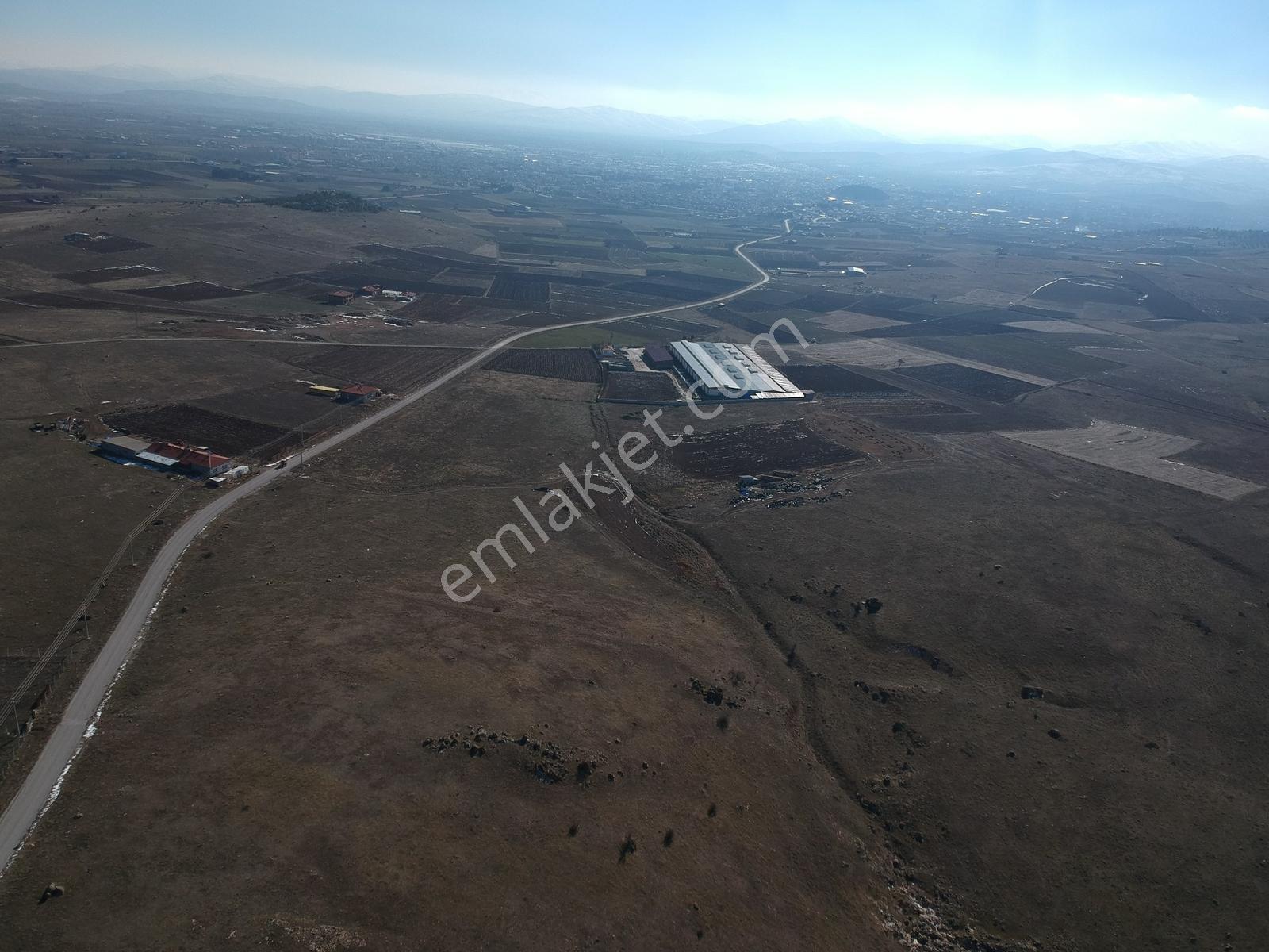 İlbey // Şuhut "karlık" Yolu Üzerinde Satılık 9.489 M² Arsa - Görsel 16