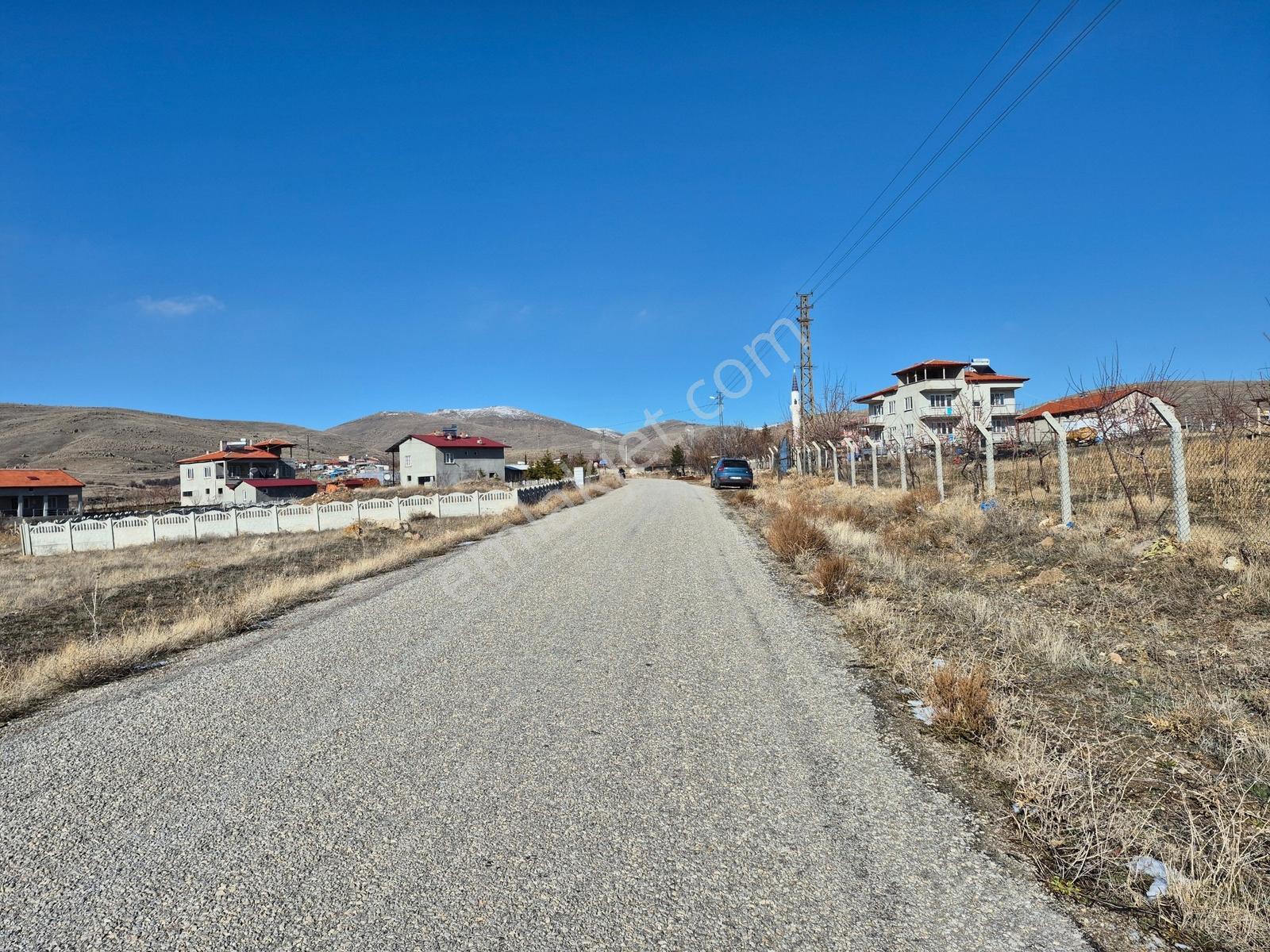 İlbey // Şuhut "karlık" Yolu Üzerinde Satılık 9.489 M² Arsa - Görsel 4