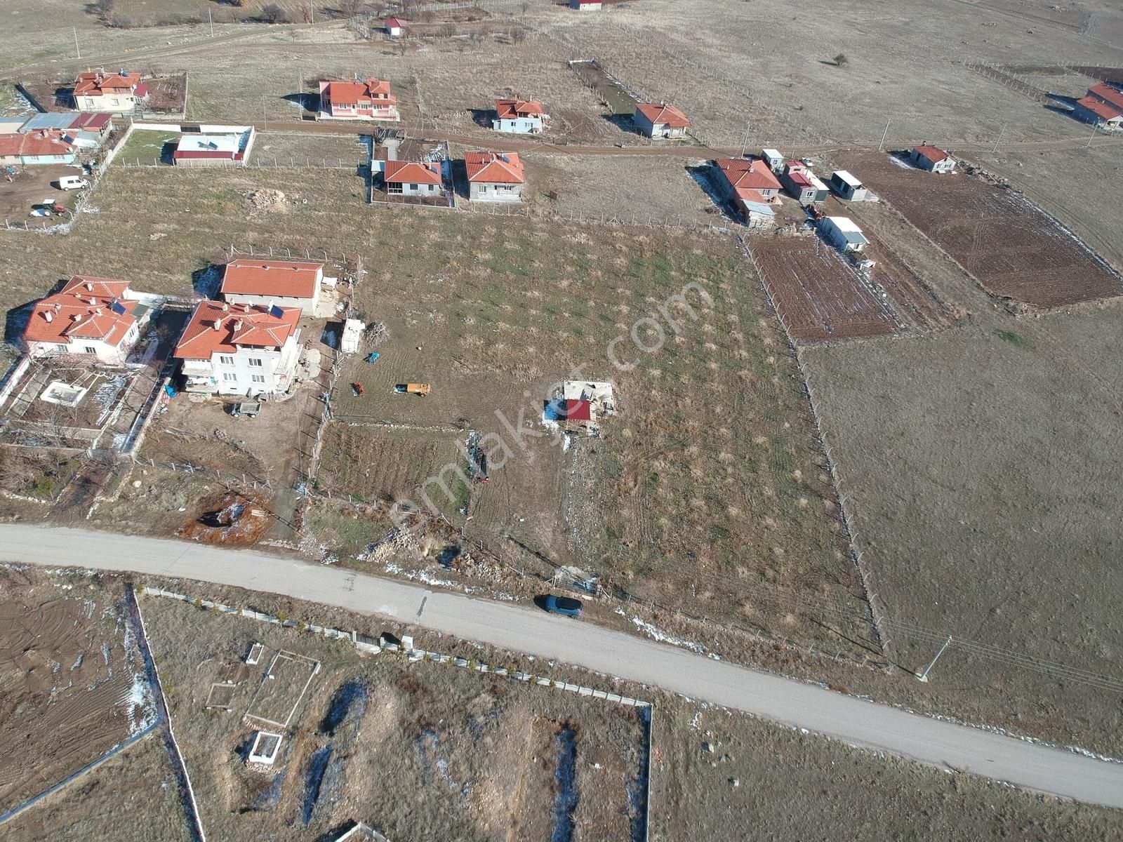 İlbey // Şuhut "karlık" Yolu Üzerinde Satılık 9.489 M² Arsa - Görsel 17