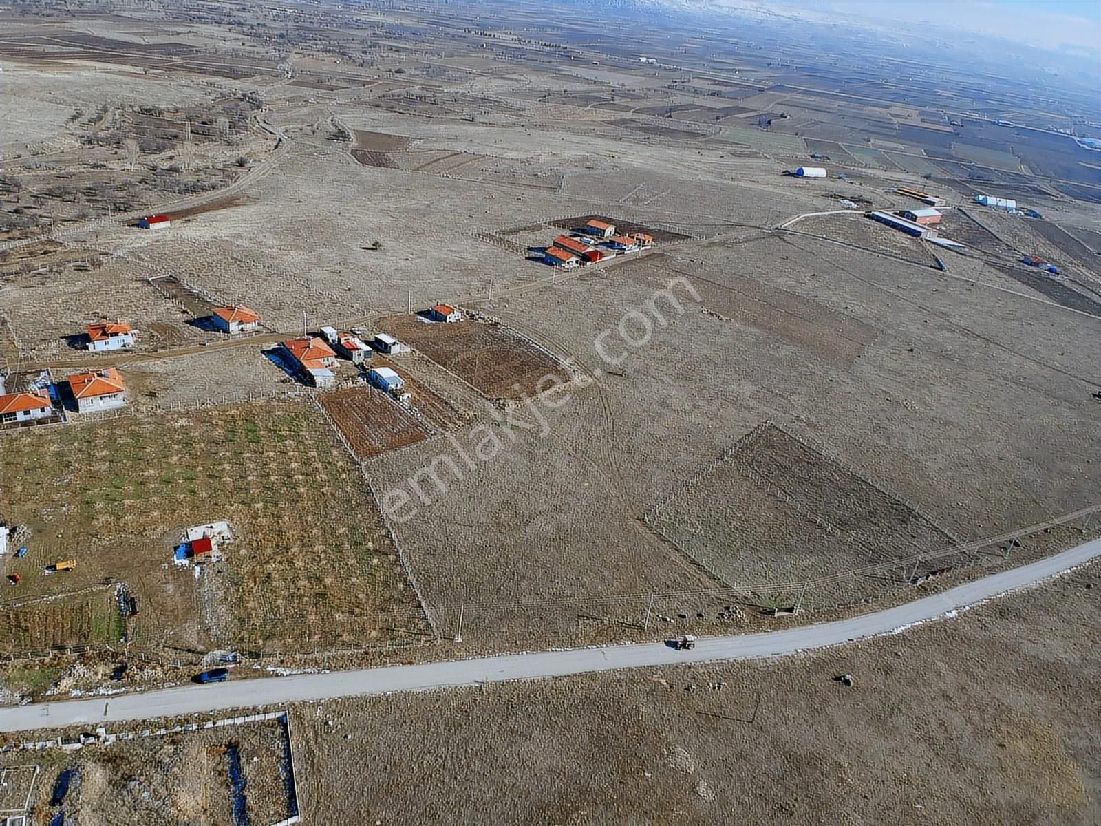 İlbey // Şuhut "karlık" Yolu Üzerinde Satılık 9.489 M² Arsa - Görsel 11