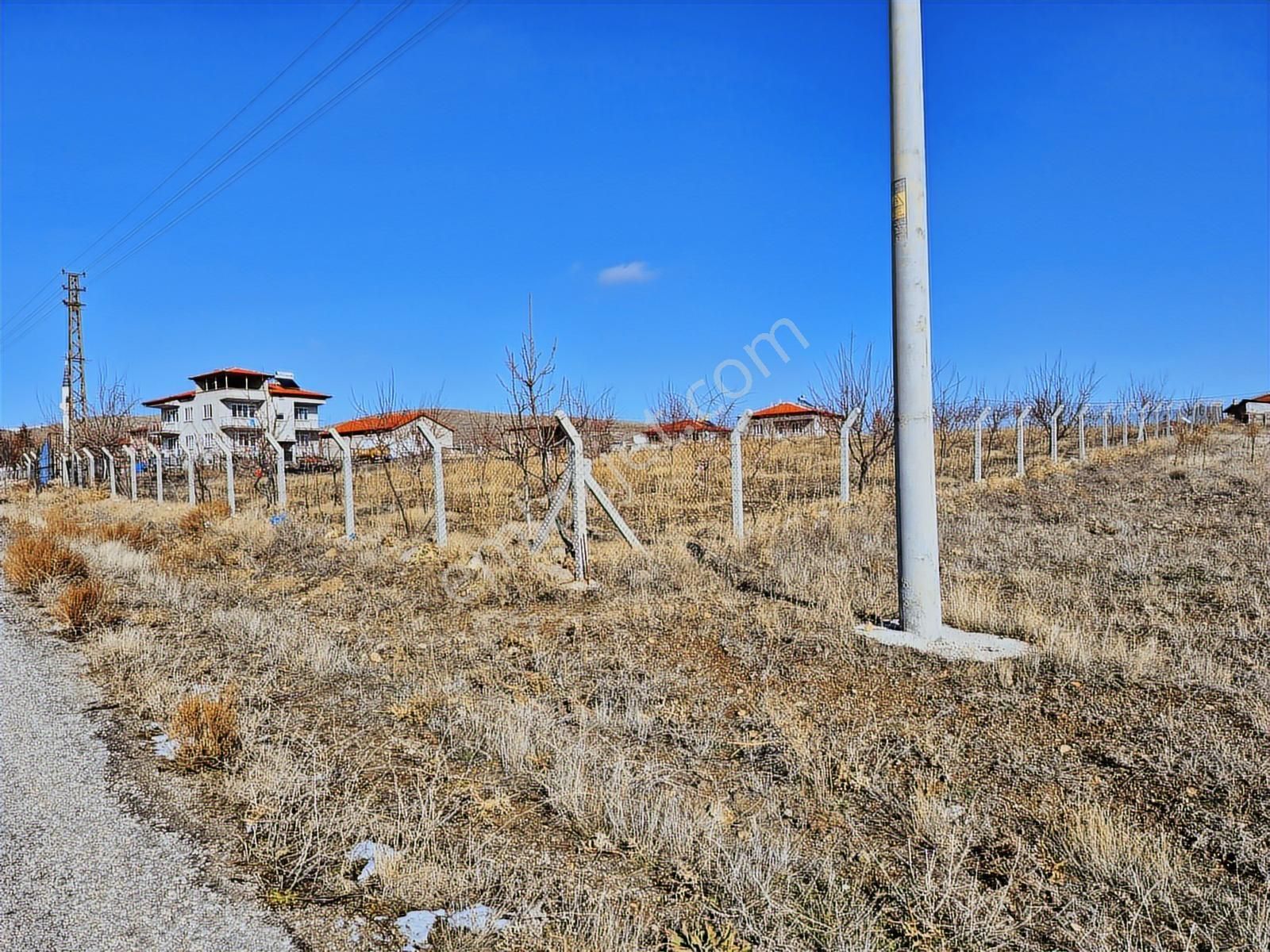 İlbey // Şuhut "karlık" Yolu Üzerinde Satılık 9.489 M² Arsa - Görsel 2