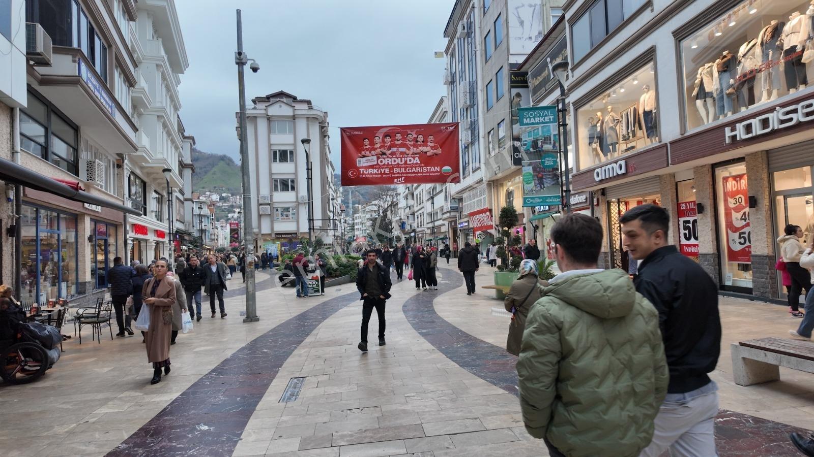 Süleyman Felek Caddesinde 4 Katlı - 1.250 M² Kiralık İş Yeri - Görsel 2