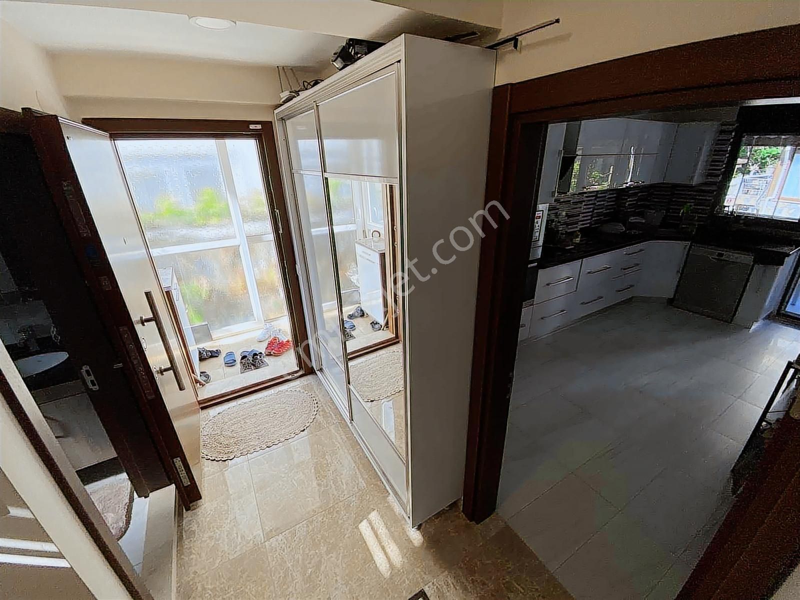 Güre İskeleye Yakın 7+1 Lüks Eşyalı, 3.5 Katlı Müstakil Villa - Görsel 3