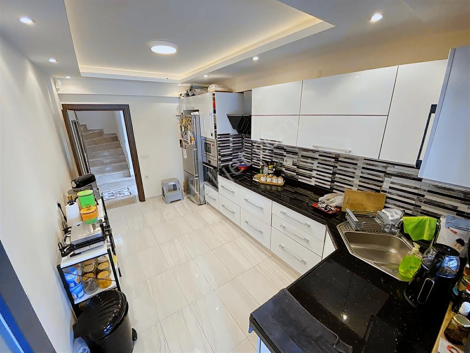 Güre İskeleye Yakın 7+1 Lüks Eşyalı, 3.5 Katlı Müstakil Villa - Görsel 17