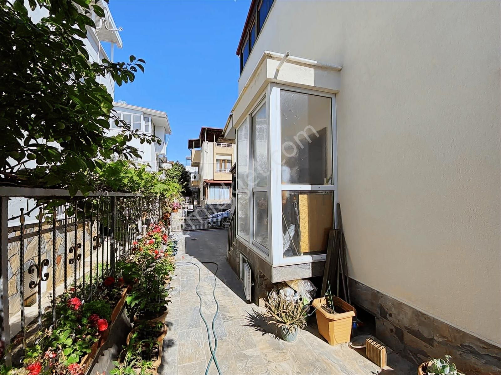 Güre İskeleye Yakın 7+1 Lüks Eşyalı, 3.5 Katlı Müstakil Villa - Görsel 8