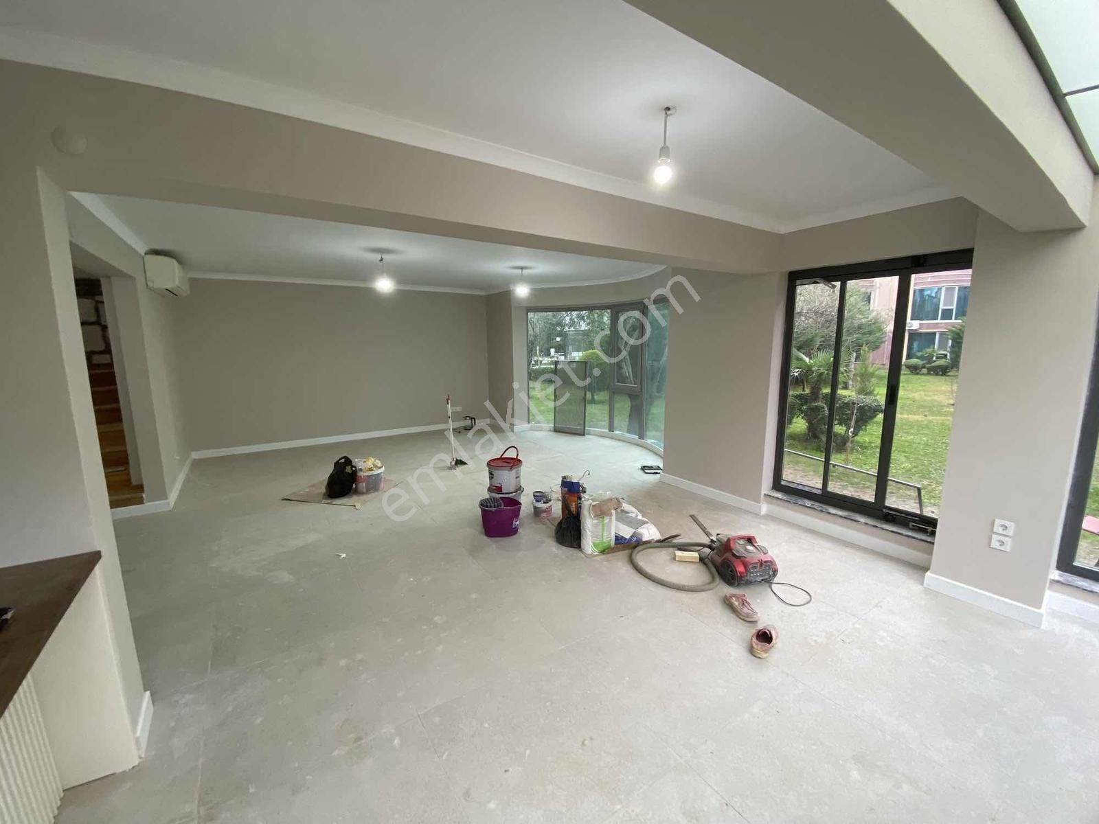 Akçay'da Yaz Kış Yaşam 4+1 Tadilat Yapılmış Villa