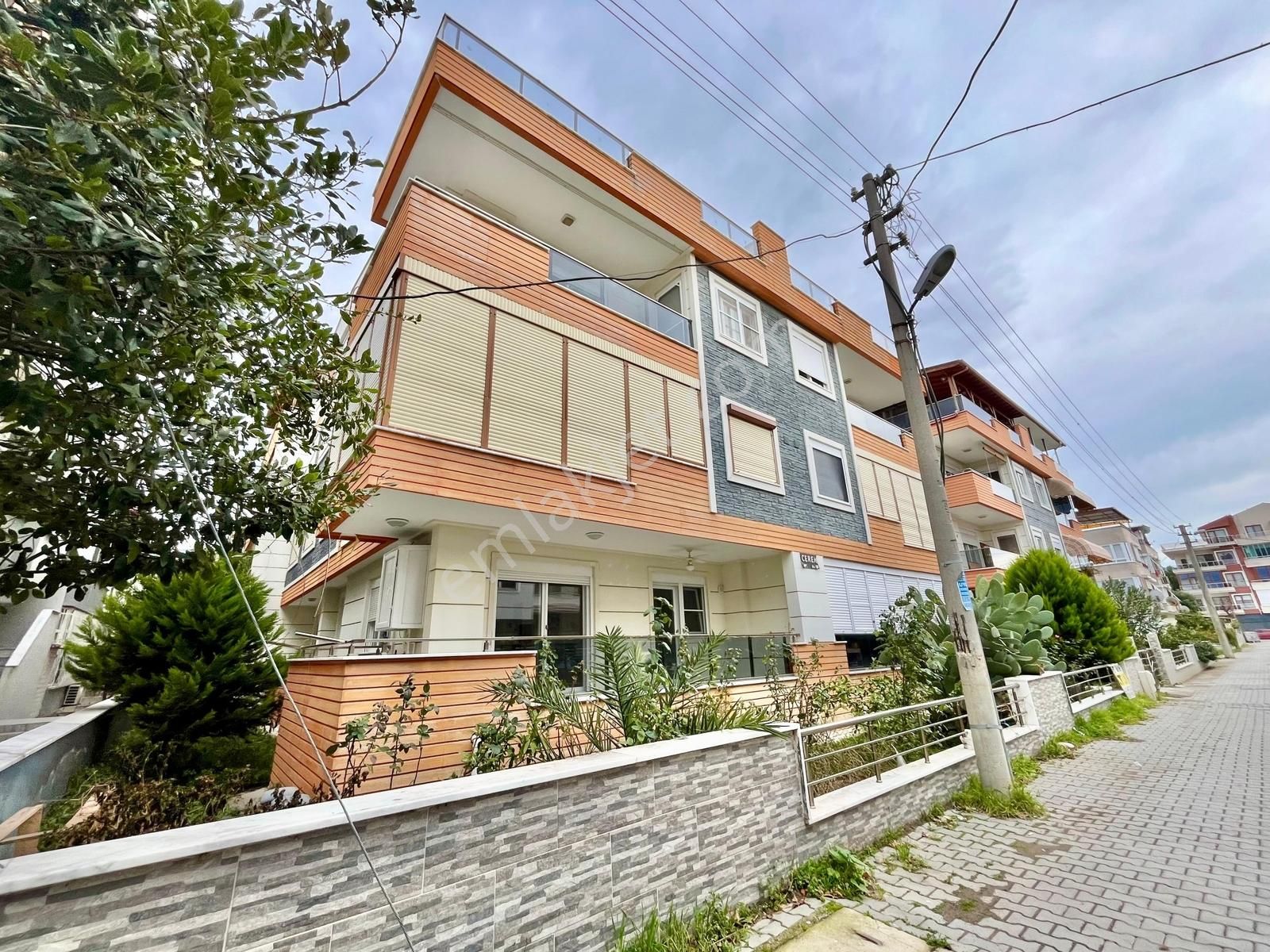 Gümüşden Altınkumda Şahane Konumda Denize 100mt Öncephe 3+1daire