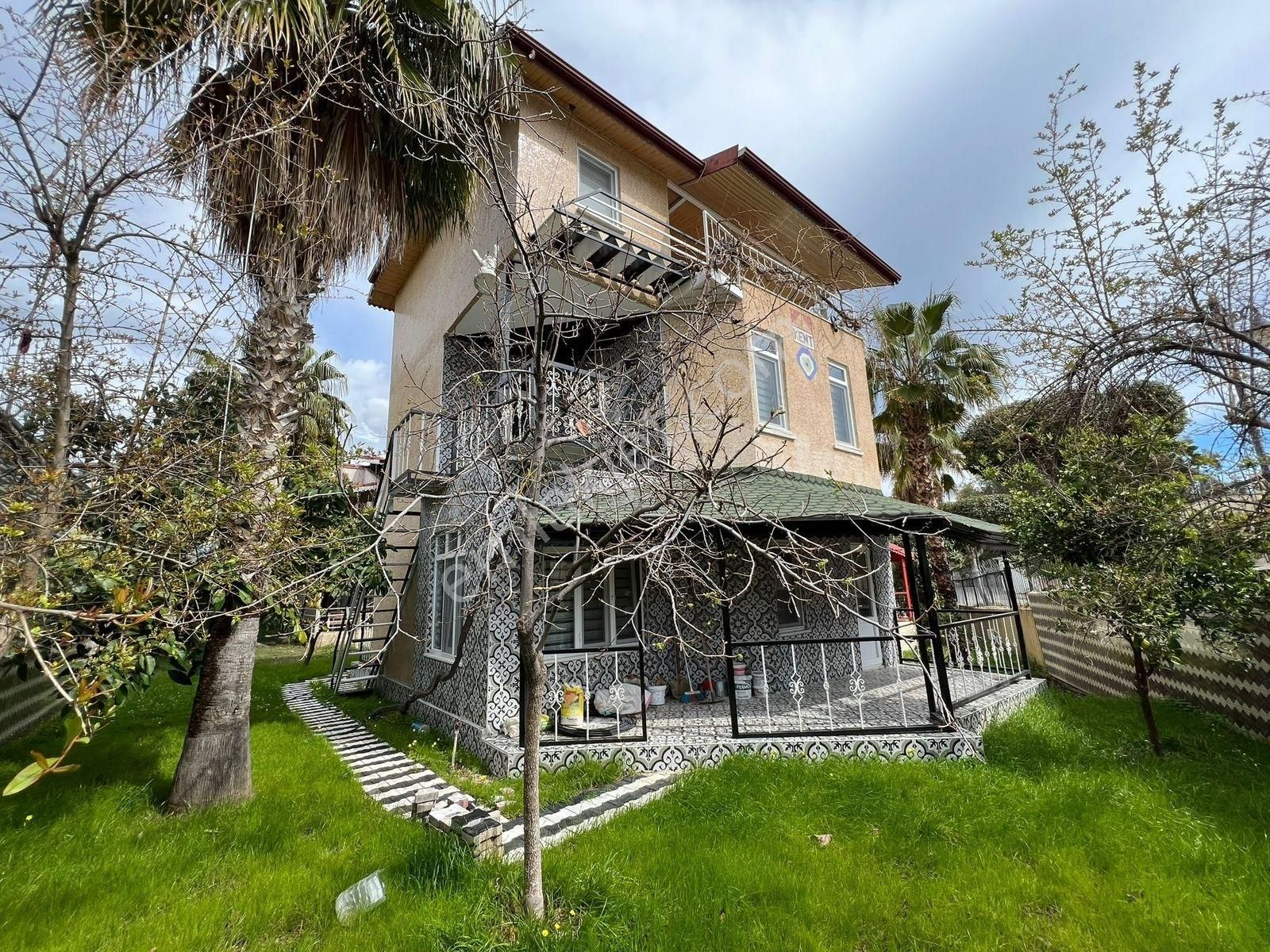 Alanya Okurcalarda Denize Yakın 4+1 Tripleks Satılık Villa