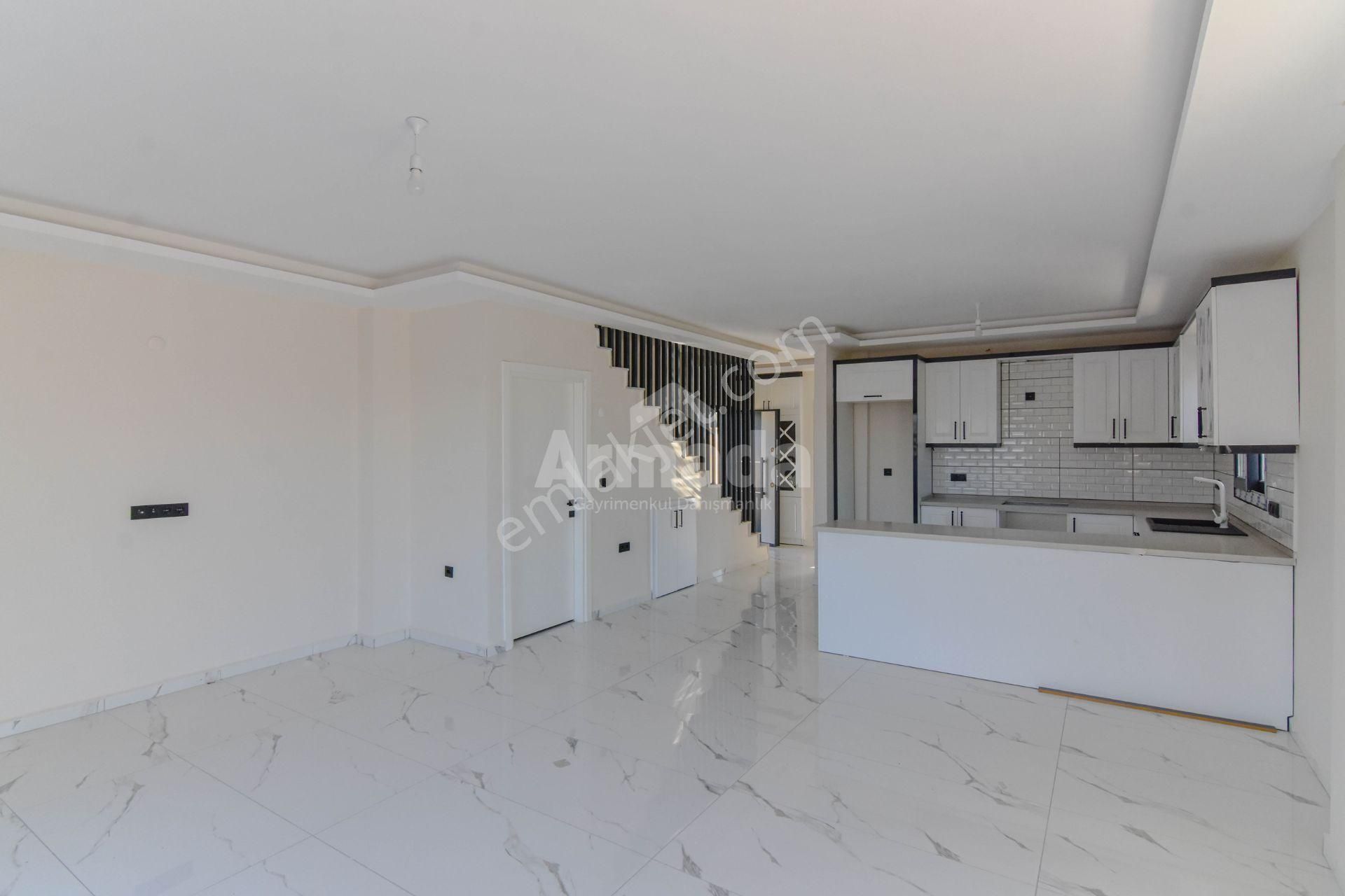 Kuşadası Yaylaköy'de Satılık Tek Müstakil 4+1 Villa