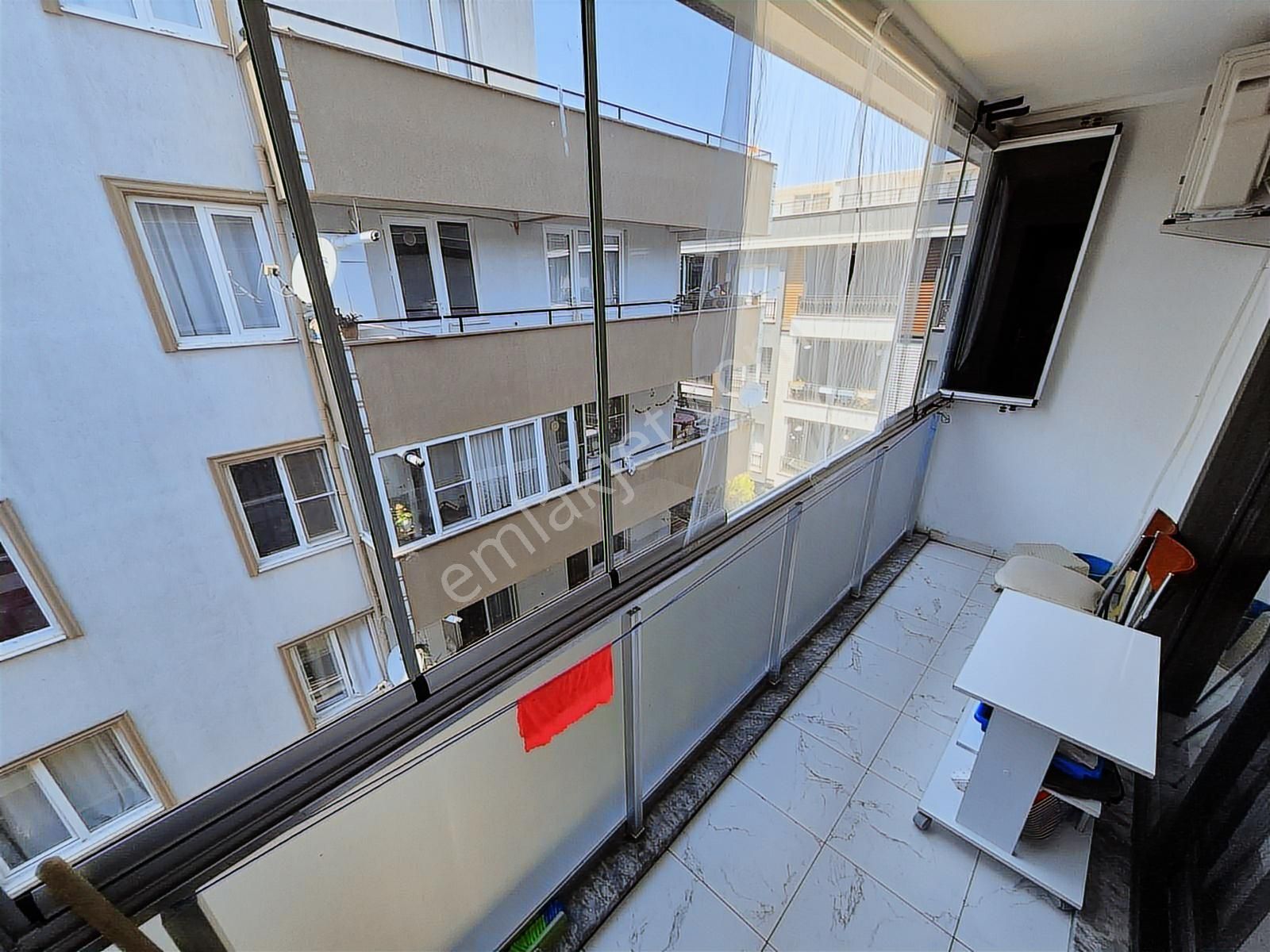 Aidatı Düşük Tek Binada 1+1 Spor Daire Kiracısız - Görsel 14